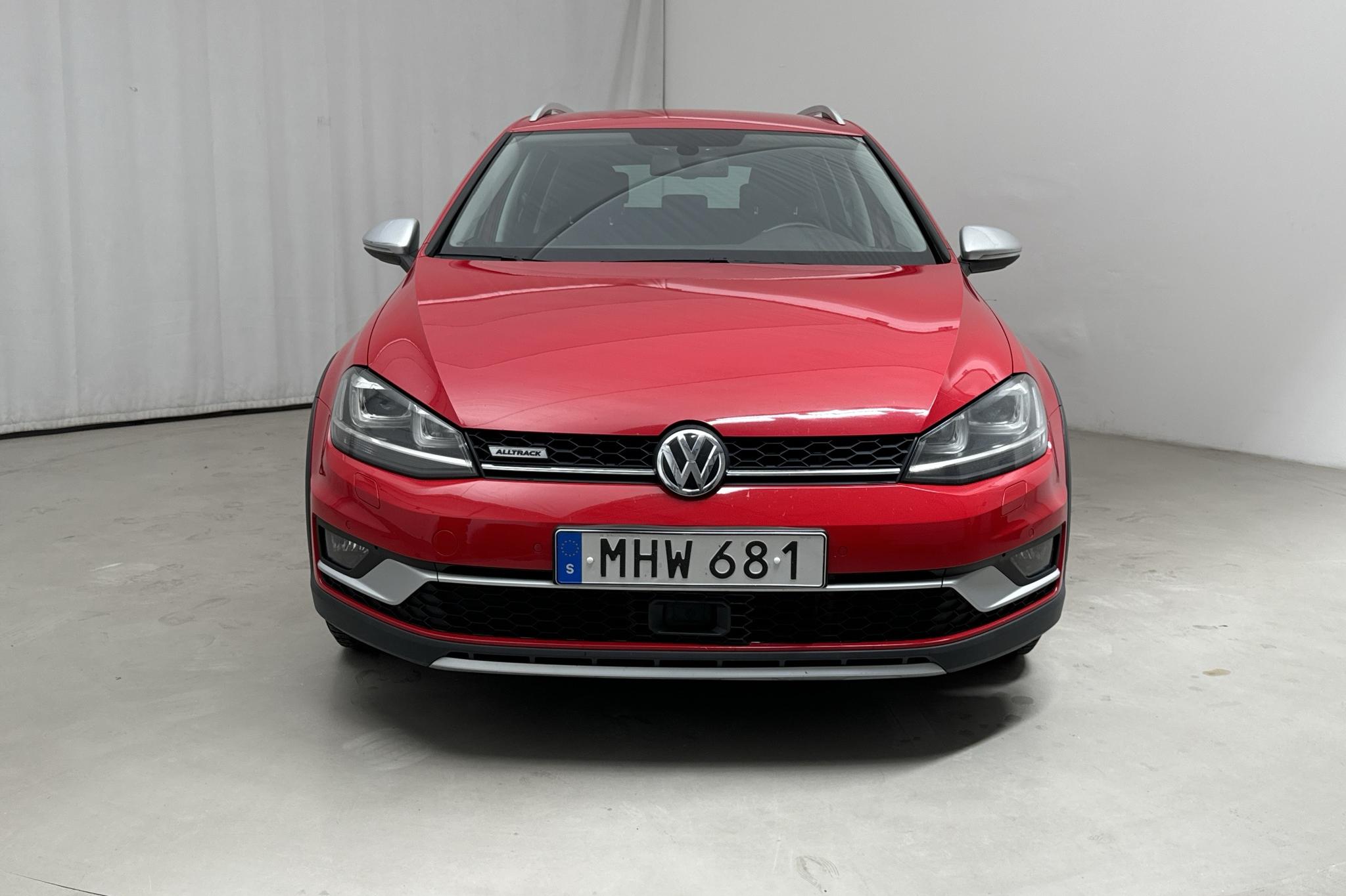 VW Golf Alltrack 2.0 TDI 4Motion (184hk) - 136 030 km - Automatyczna - czerwony - 2016