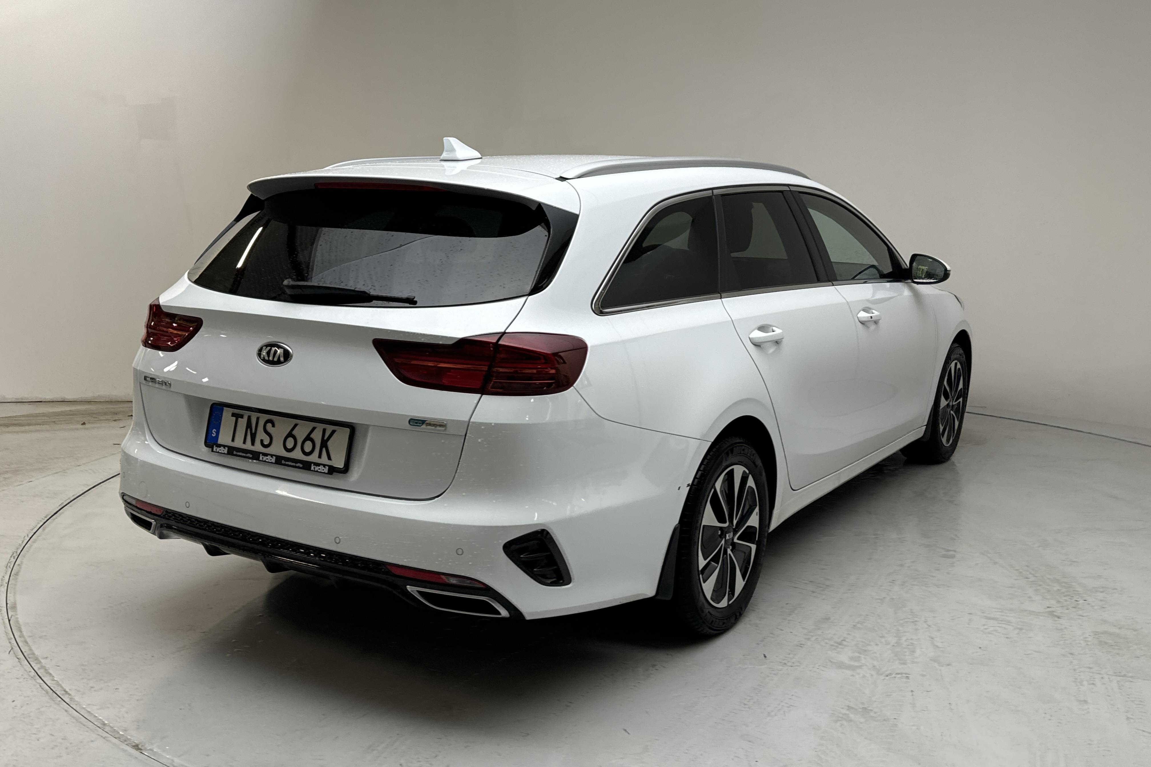 KIA Ceed 1.6 Plug-in Hybrid SW (141hk) - 2 650 mil - Automat - vit - 2021