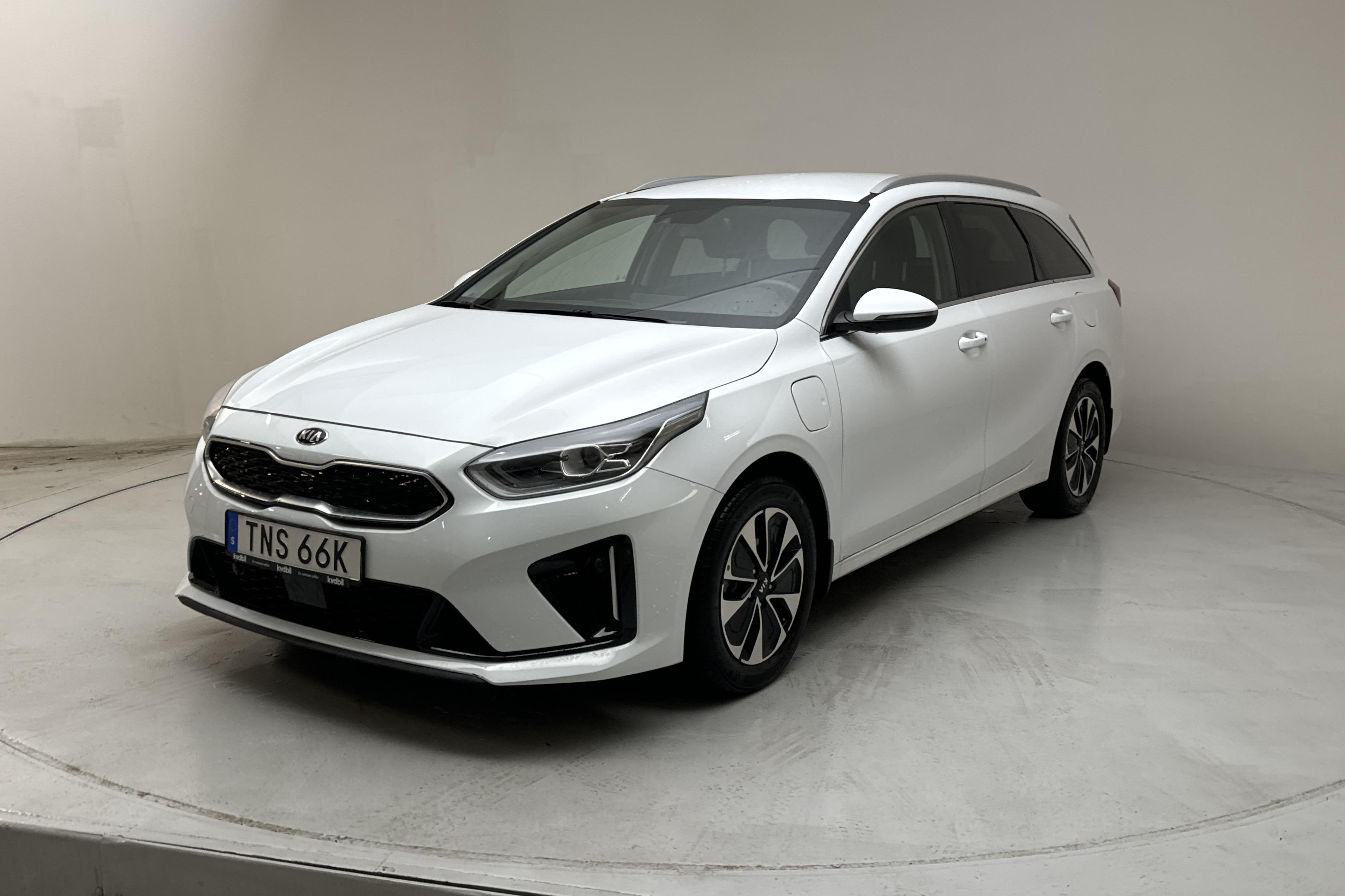 KIA Ceed 1.6 Plug-in Hybrid SW (141hk) - 2 650 mil - Automat - vit - 2021