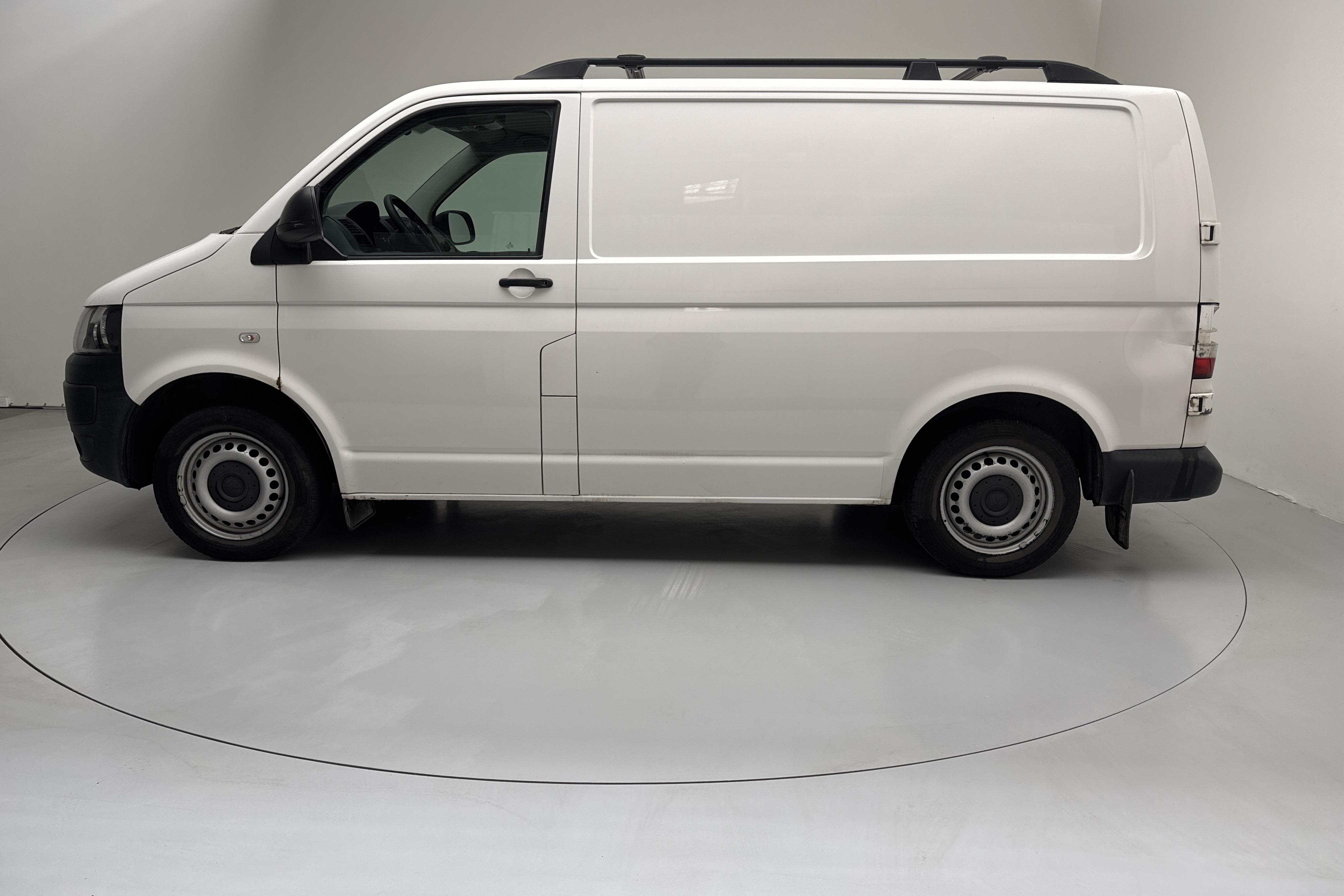 VW Transporter T5 2.0 TDI (102hk) - 23 003 mil - Manuell - vit - 2014