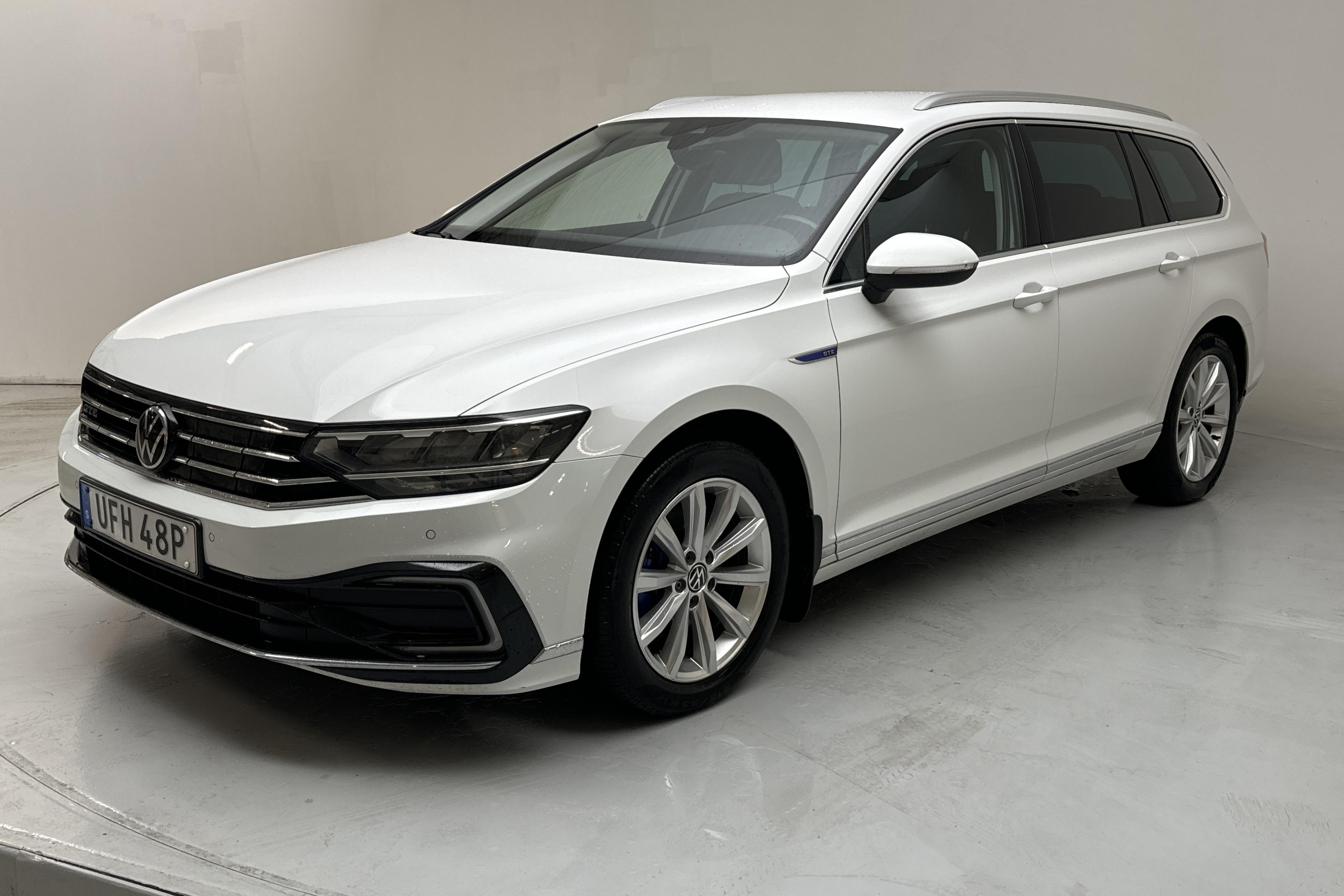 VW Passat 1.4 GTE Sportscombi (218hk) - 133 660 km - Automatyczna - biały - 2021