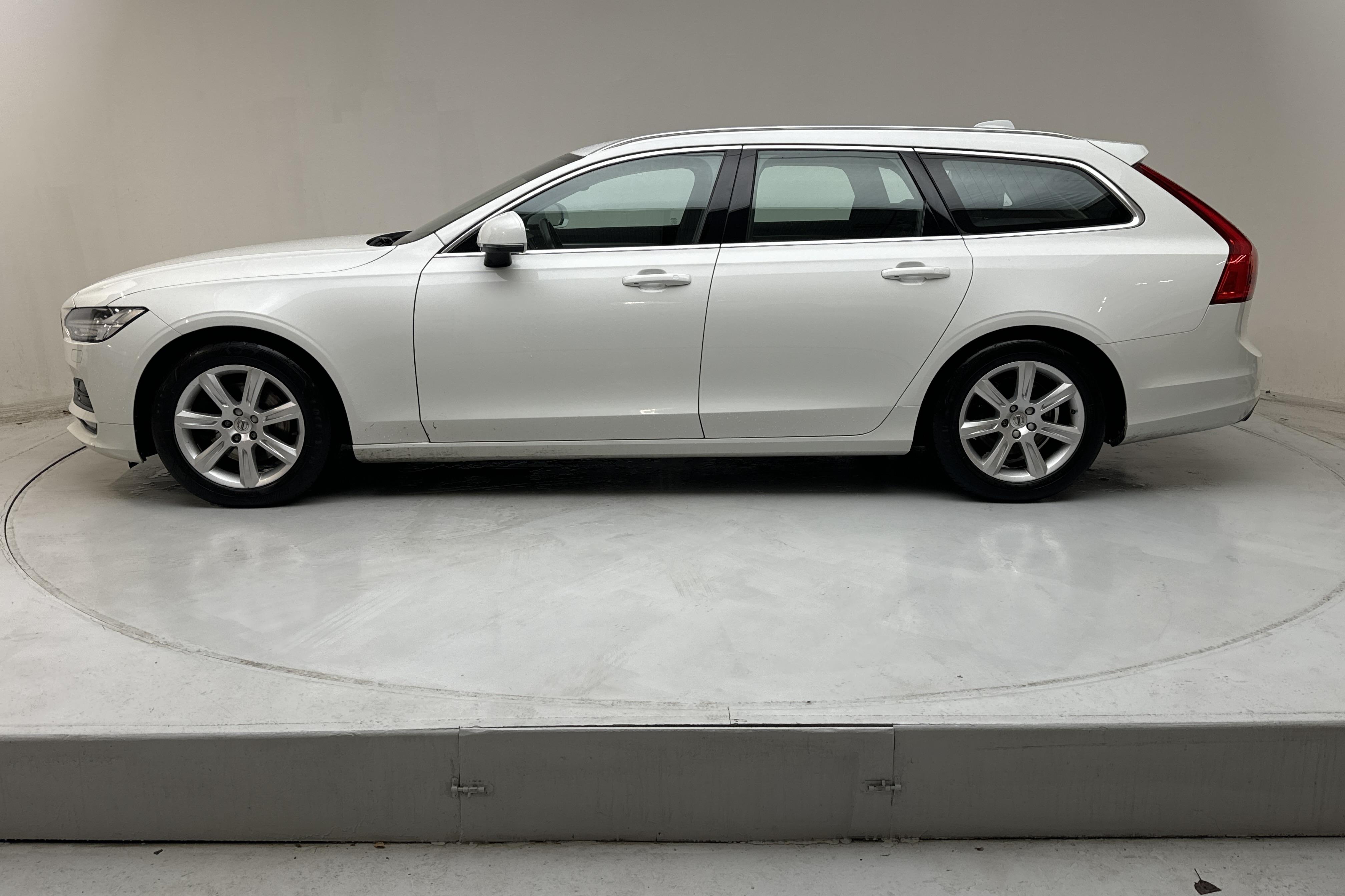 Volvo V90 D4 (190hk) - 221 900 km - Automatyczna - biały - 2017