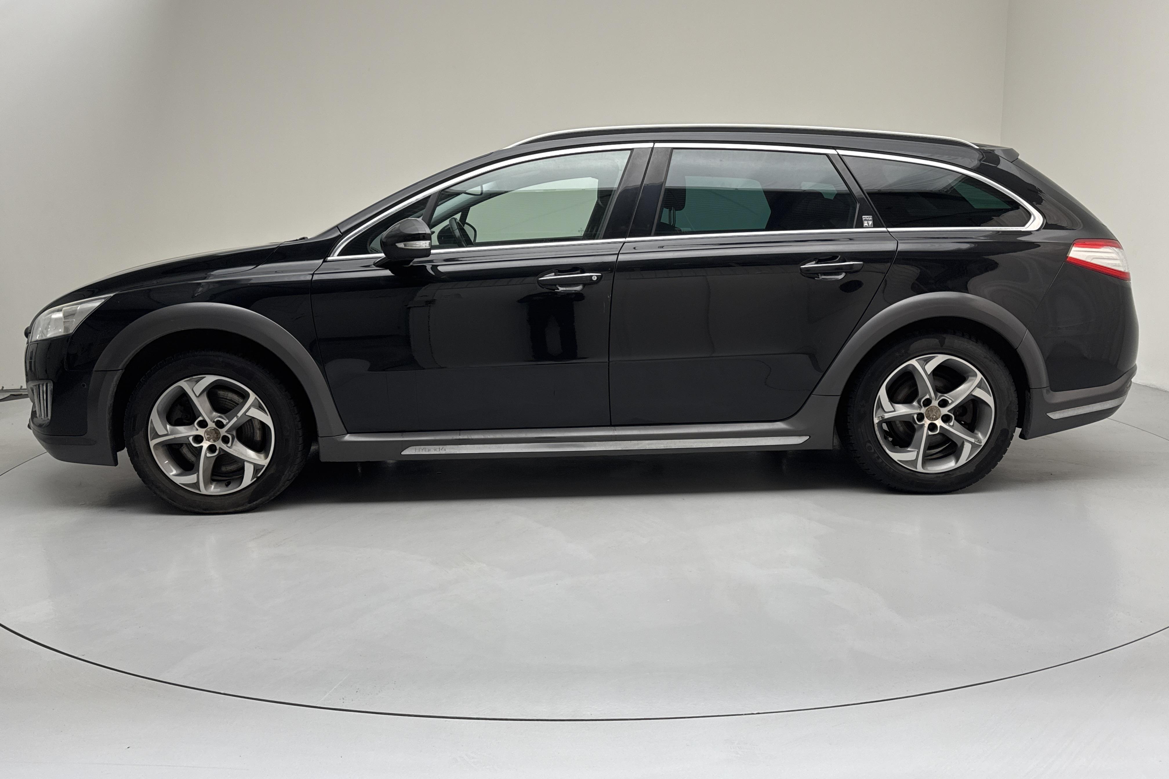 Peugeot 508 Hybrid4 RXH (163hk) - 236 410 km - Automaattinen - musta - 2013