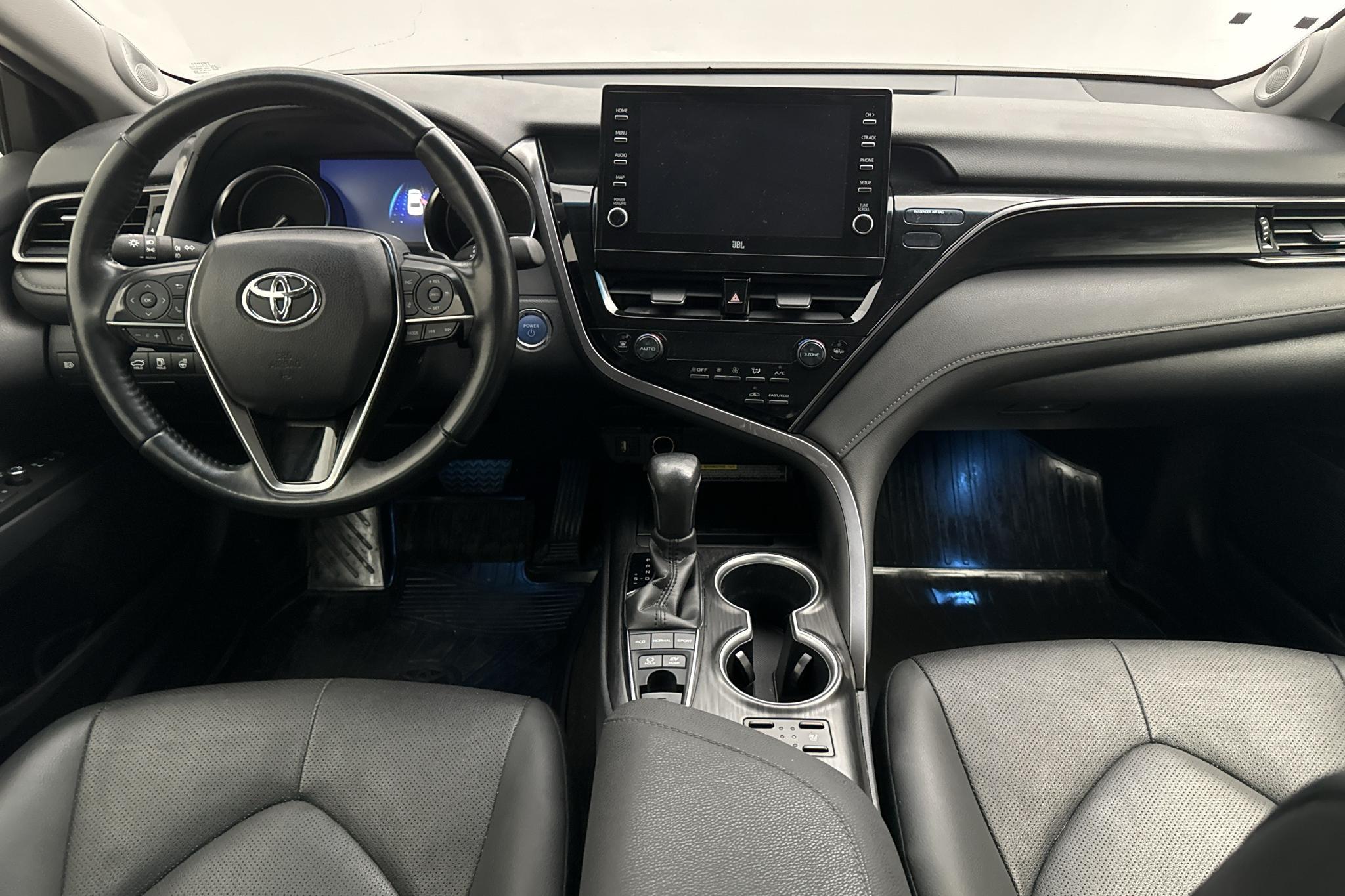 Toyota Camry 2.5 Hybrid (218hk) - 122 010 km - Automaatne - must - 2022