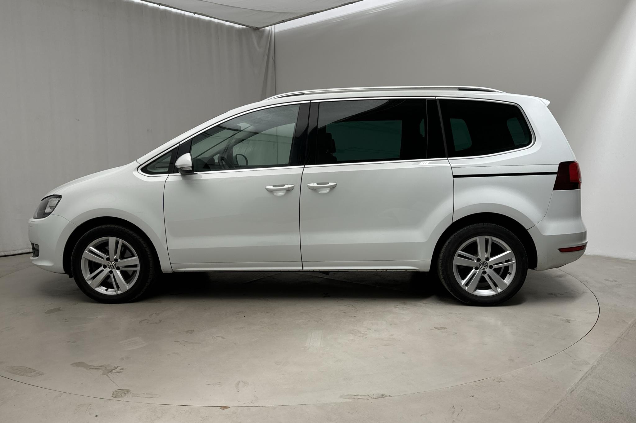 VW Sharan 2.0 TDI (150hk) - 94 610 km - Automatyczna - biały - 2019