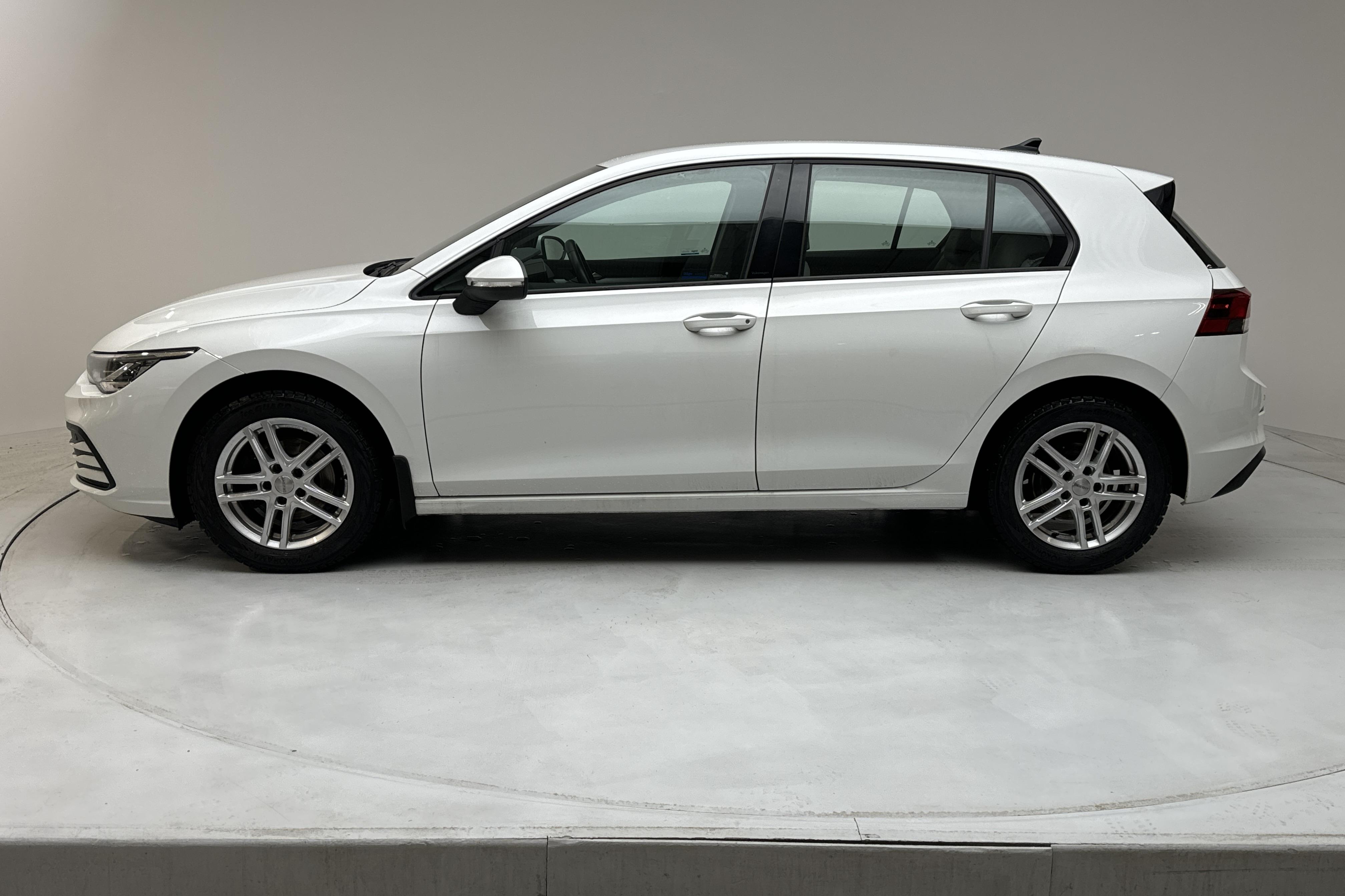 VW Golf VIII 2.0 TDI 5dr (115hk) - 5 469 mil - Manuell - vit - 2021