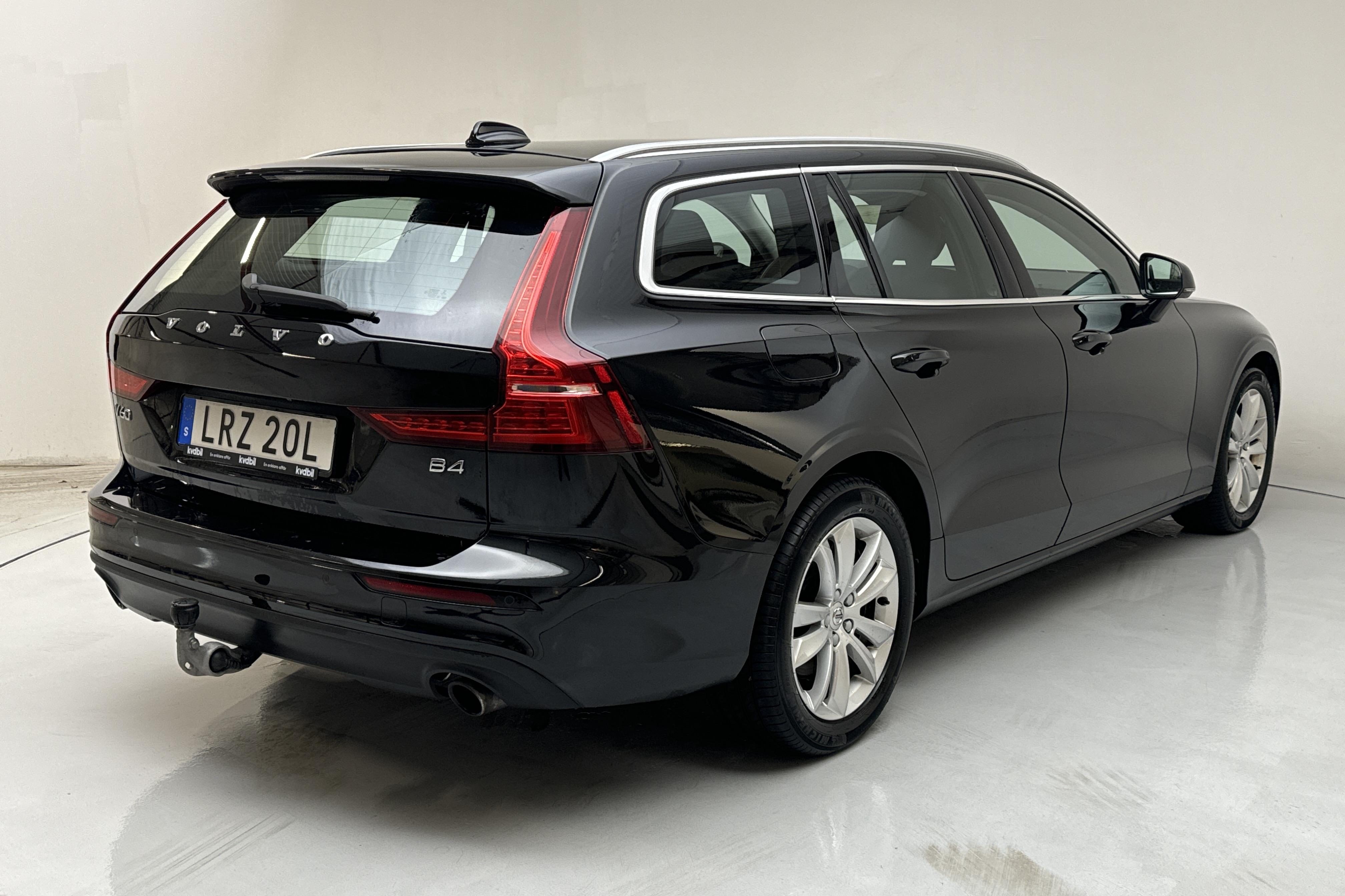 Volvo V60 B4 Mildhybrid, Diesel (197hk) - 57 680 km - Automaatne - must - 2021