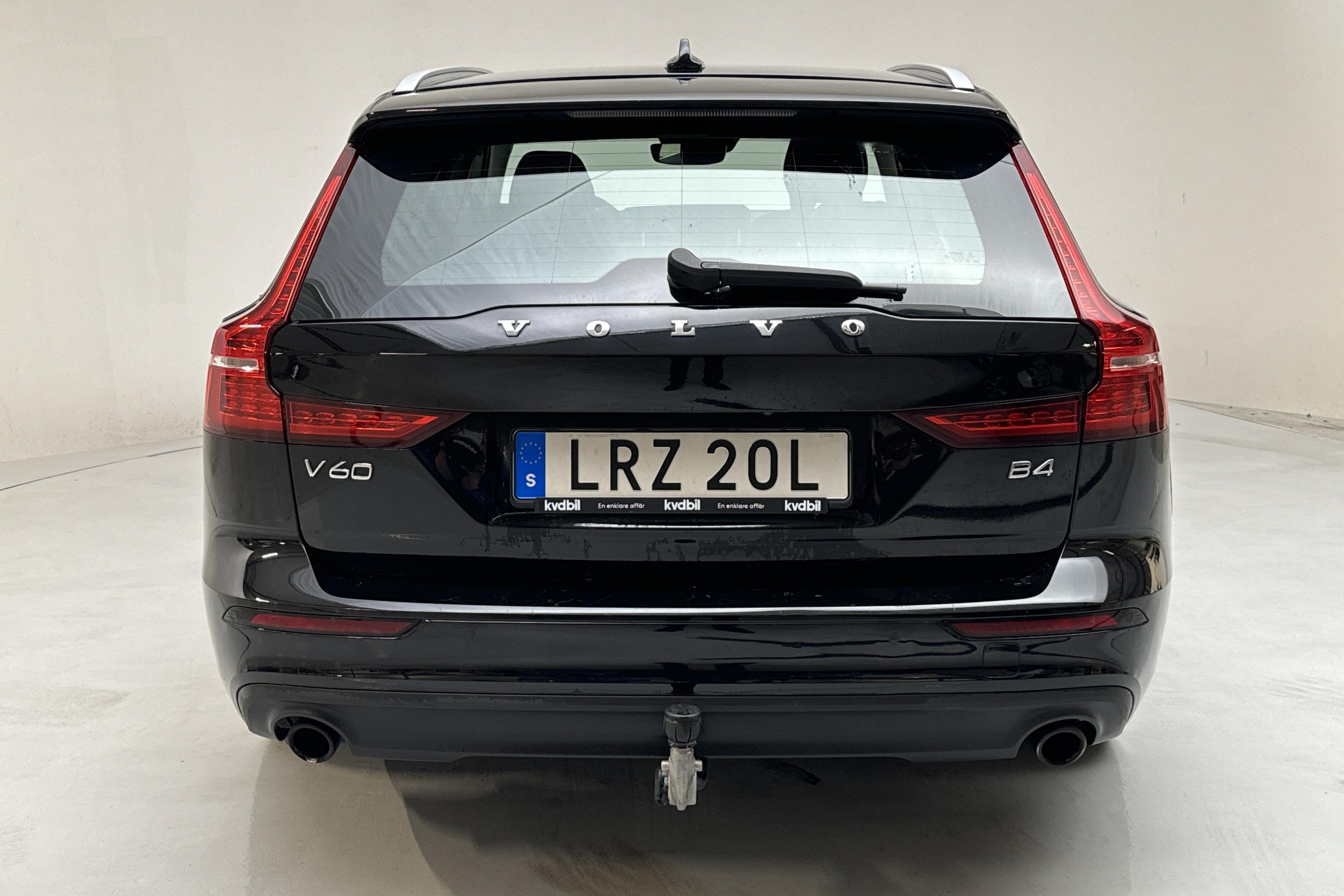 Volvo V60 B4 Mildhybrid, Diesel (197hk) - 5 768 mil - Automat - svart - 2021