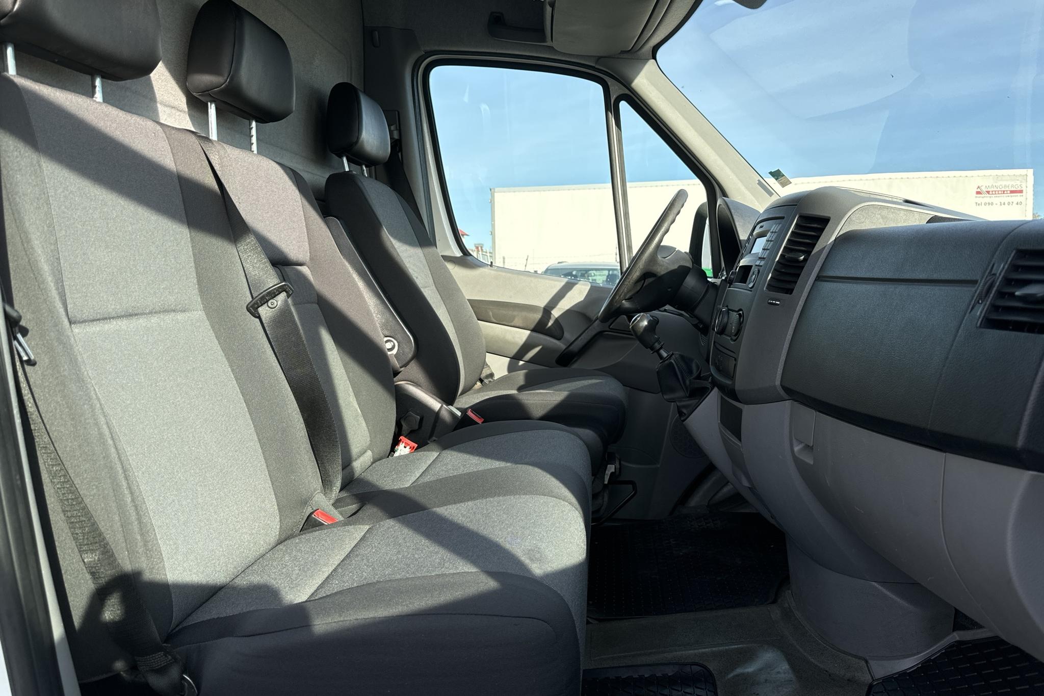 VW Crafter 35 2.0 TDI Skåp (109hk) - 105 650 km - Manual - white - 2015