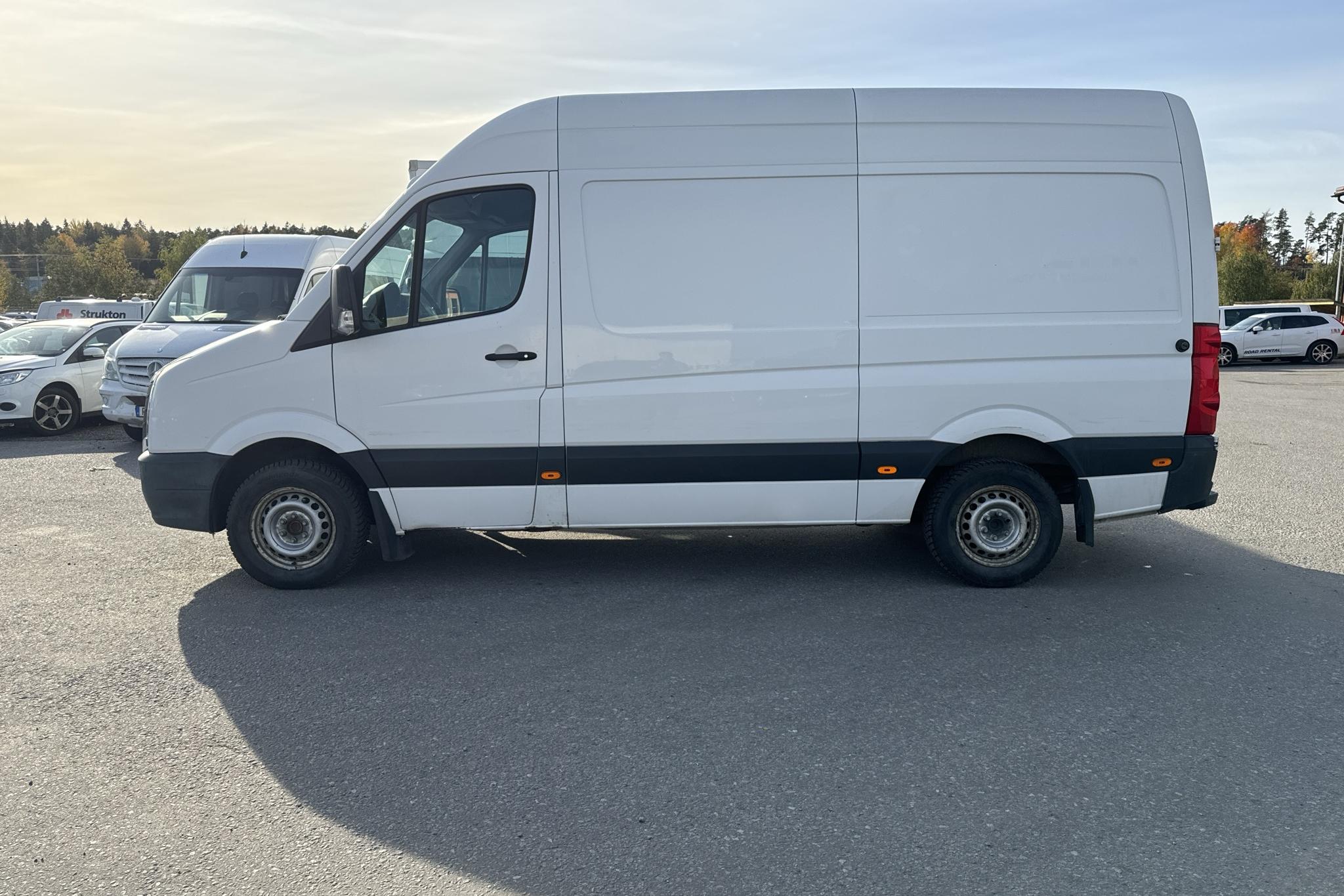 VW Crafter 35 2.0 TDI Skåp (109hk) - 105 650 km - Käsitsi - valge - 2015