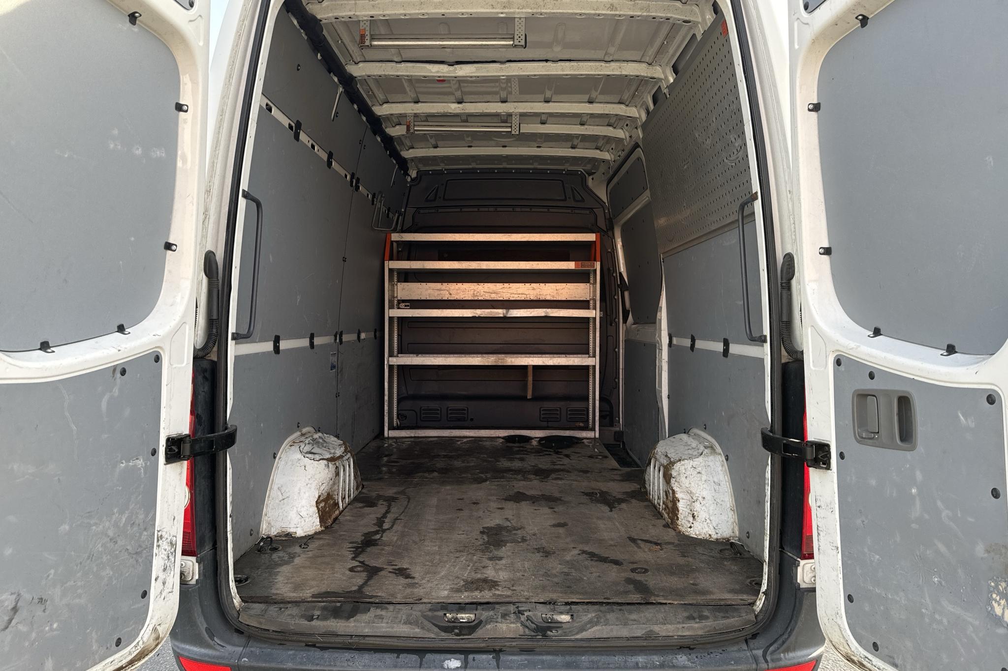 VW Crafter 35 2.0 TDI Skåp (109hk) - 105 650 km - Käsitsi - valge - 2015