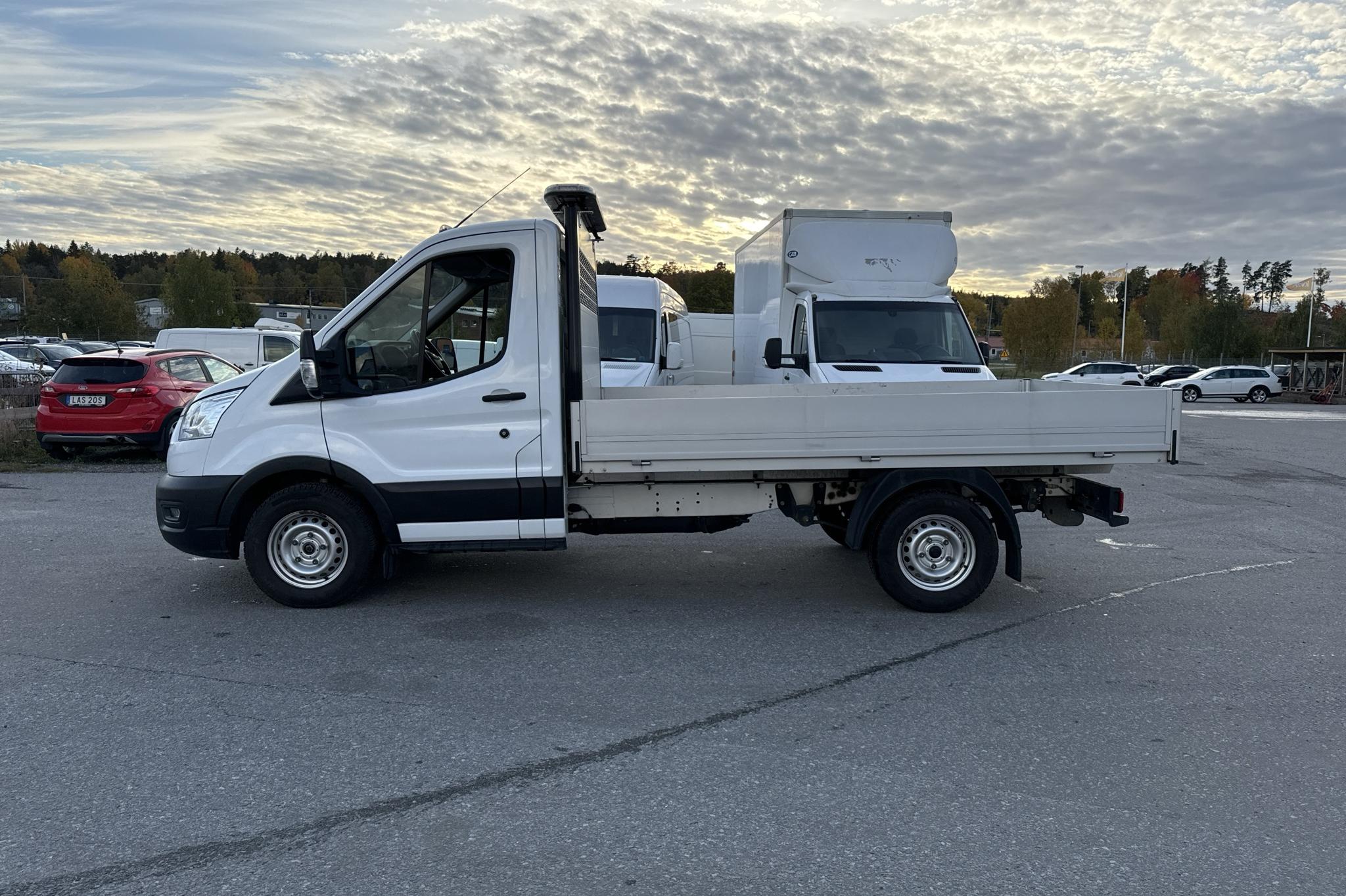 Ford Transit 350 2.0 2WD Pickup/Chassi (170hk) - 20 520 km - Automatyczna - biały - 2022