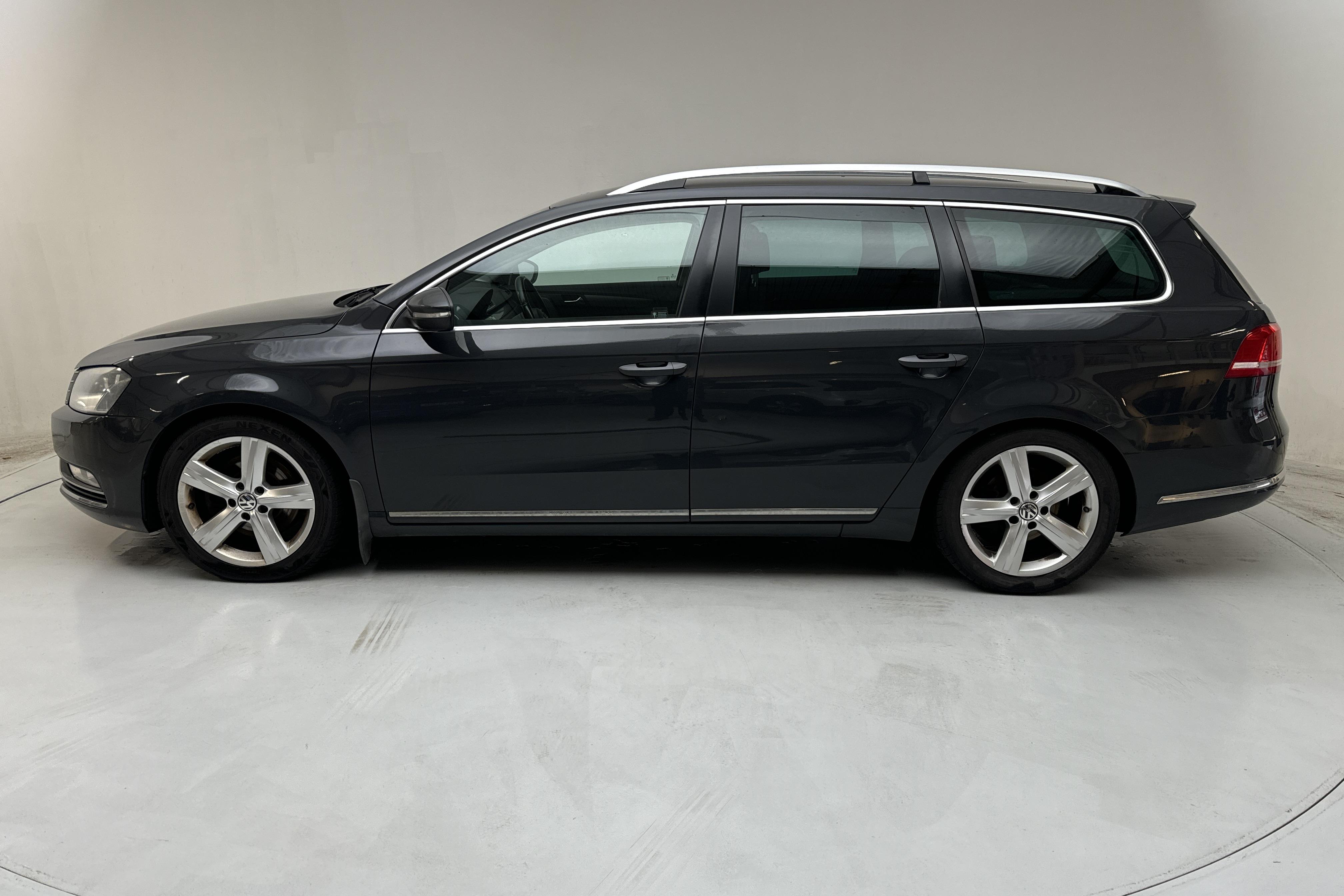 VW Passat 2.0 TDI BlueMotion Technology Variant (170hk) - 263 210 km - Automaattinen - Dark Grey - 2013