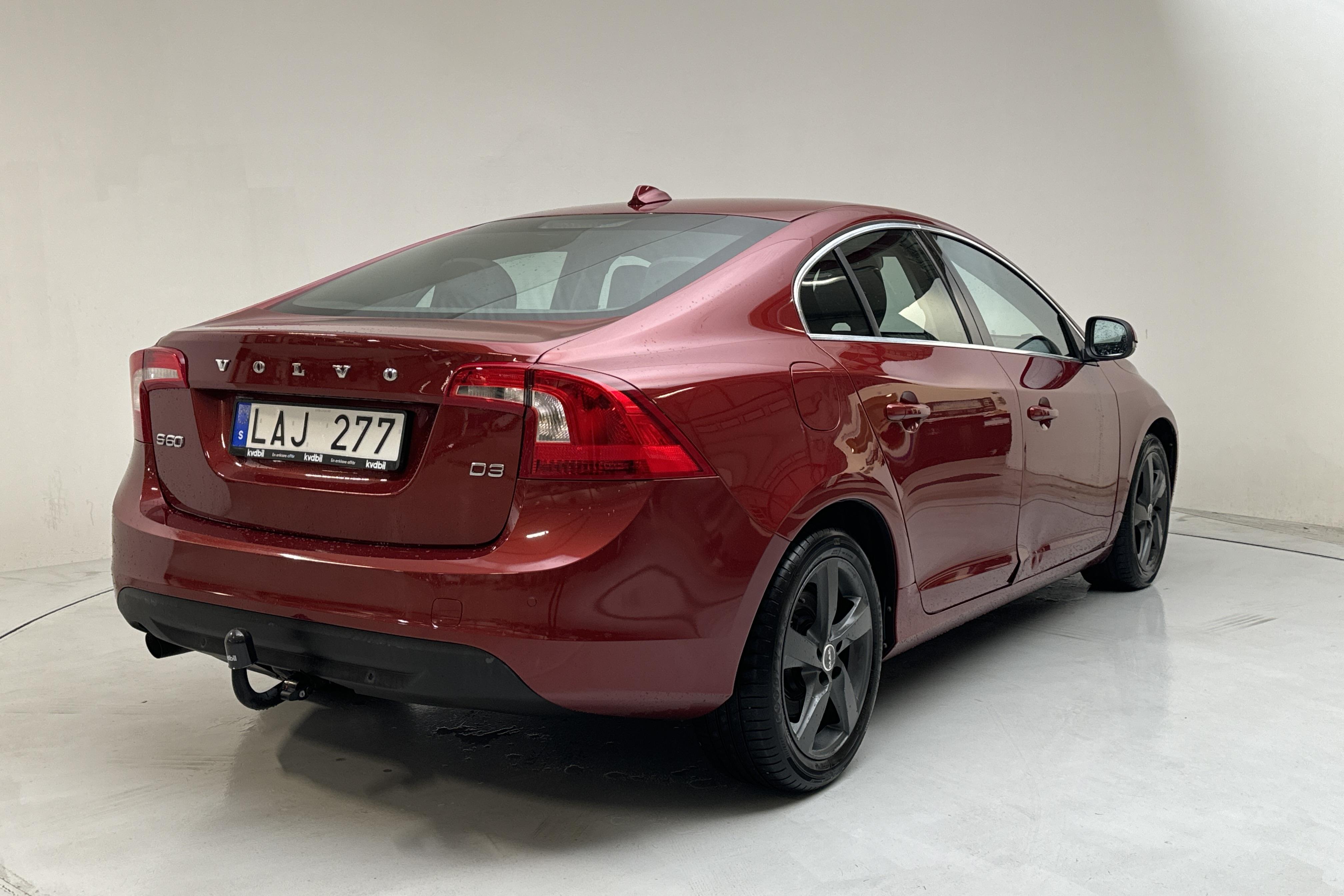 Volvo S60 D3 (163hk) - 13 174 mil - Automat - röd - 2011