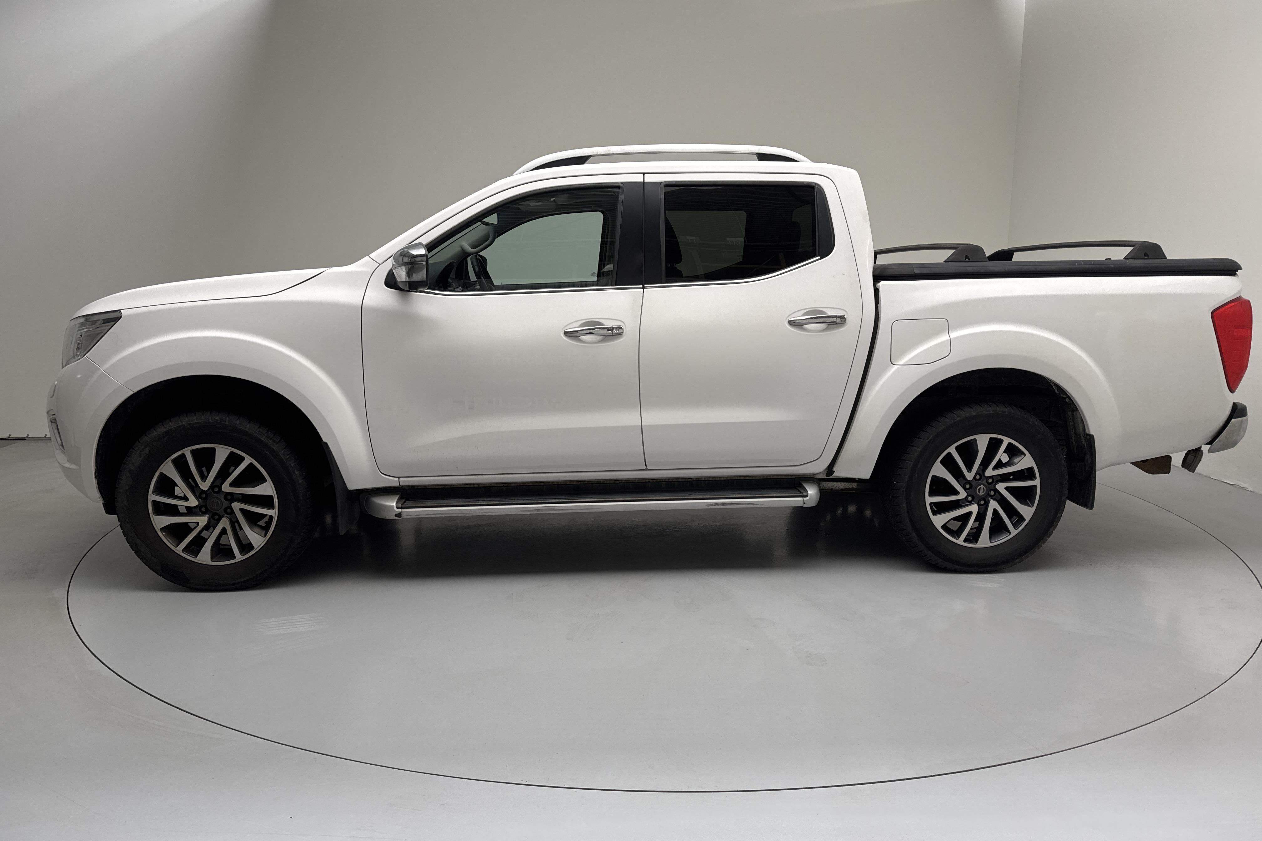 Nissan Navara 2.3 dCi 4x4 (190hk) - 118 230 km - Automatyczna - biały - 2017