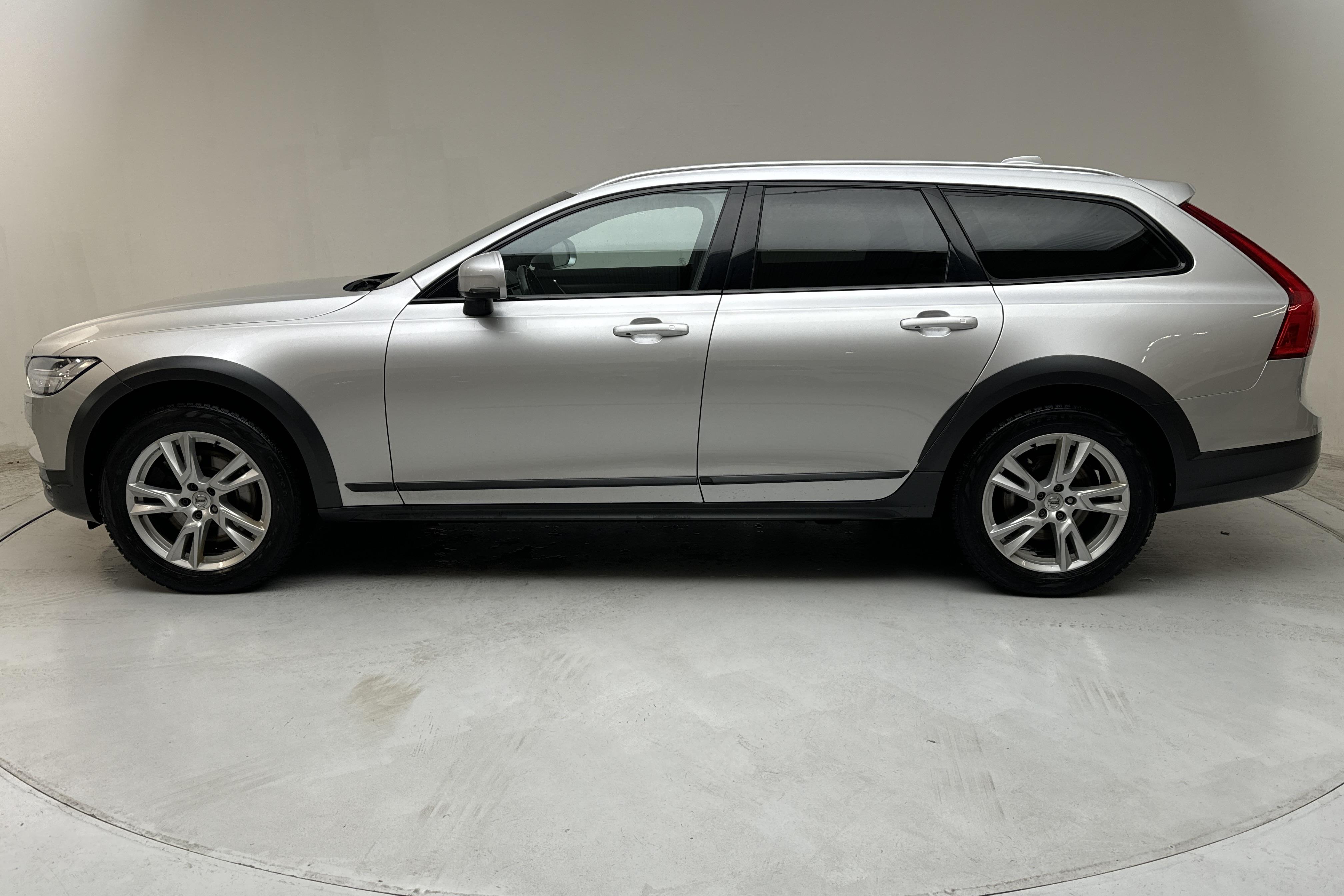 Volvo V90 D4 Cross Country AWD (190hk) - 169 240 km - Automatic - silver - 2020