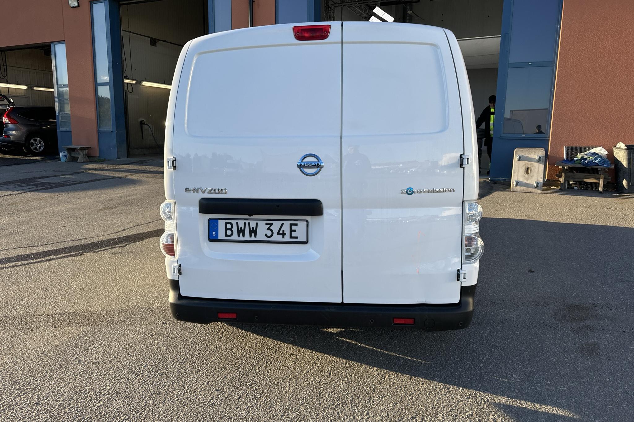 Nissan e-NV200 40,0 kWh (109hk) - 57 120 km - Automaatne - valge - 2019