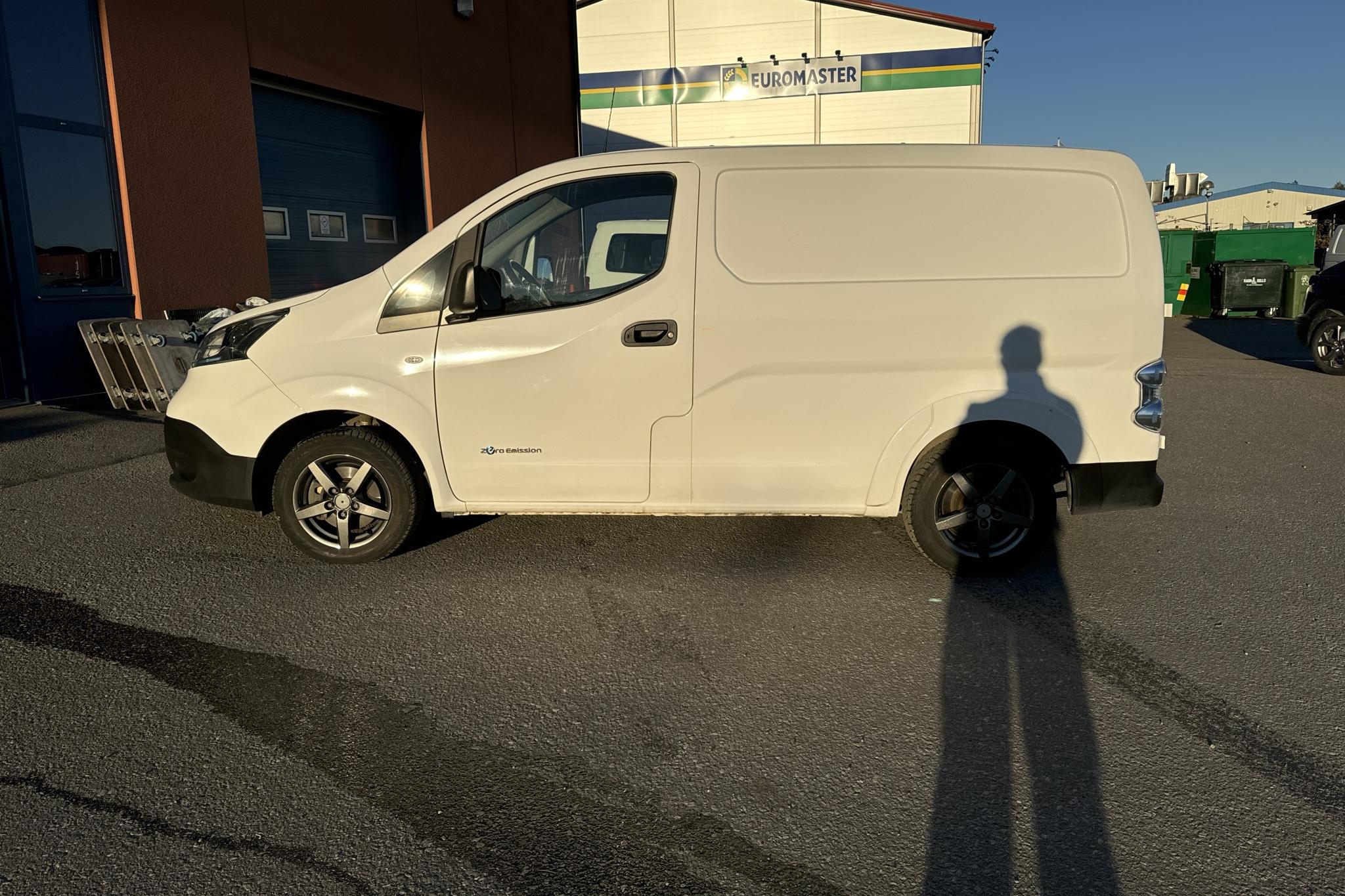 Nissan e-NV200 40,0 kWh (109hk) - 57 120 km - Automaatne - valge - 2019