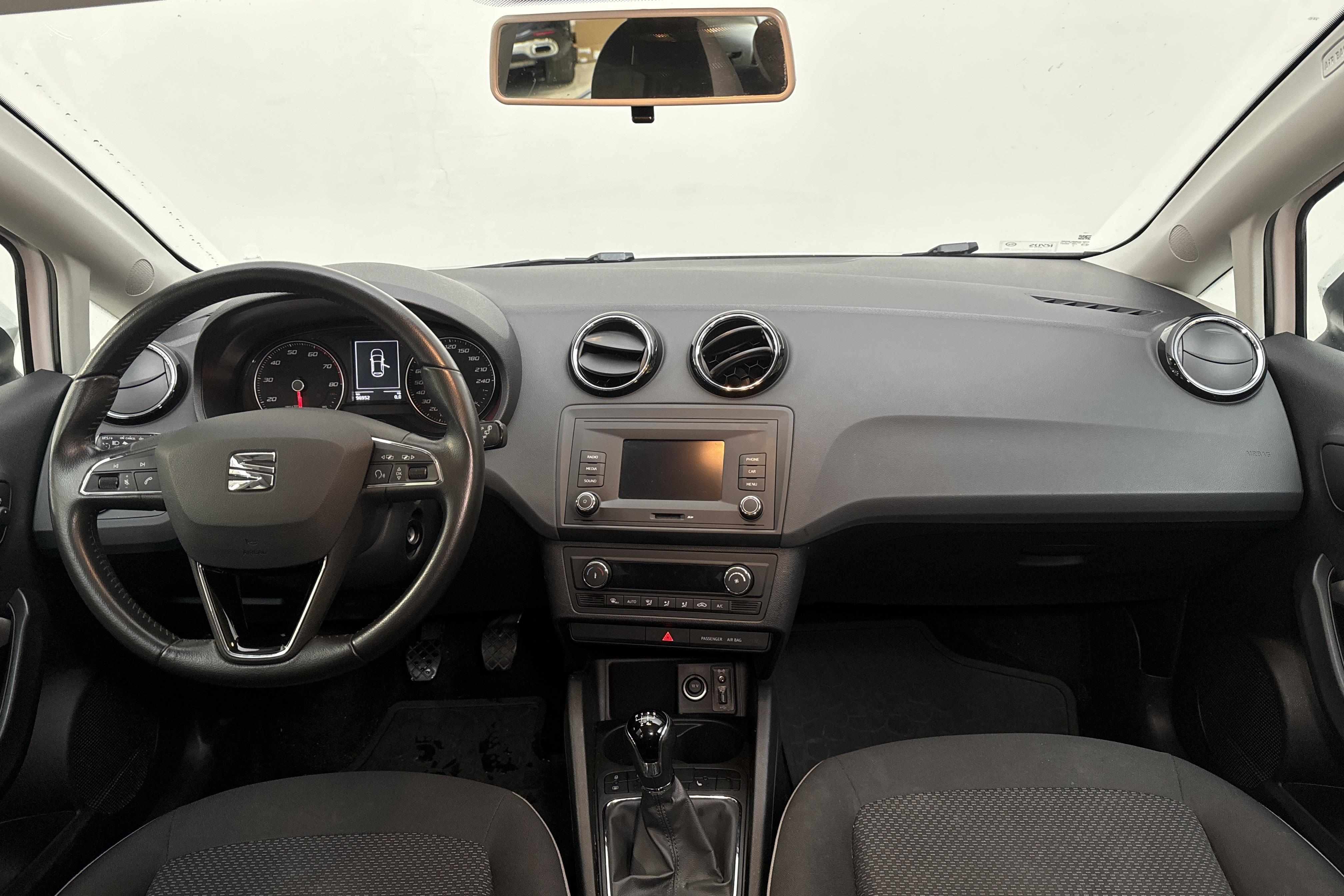 Seat Ibiza 1.2 TSI 5dr (90hk) - 96 950 km - Manualna - biały - 2017