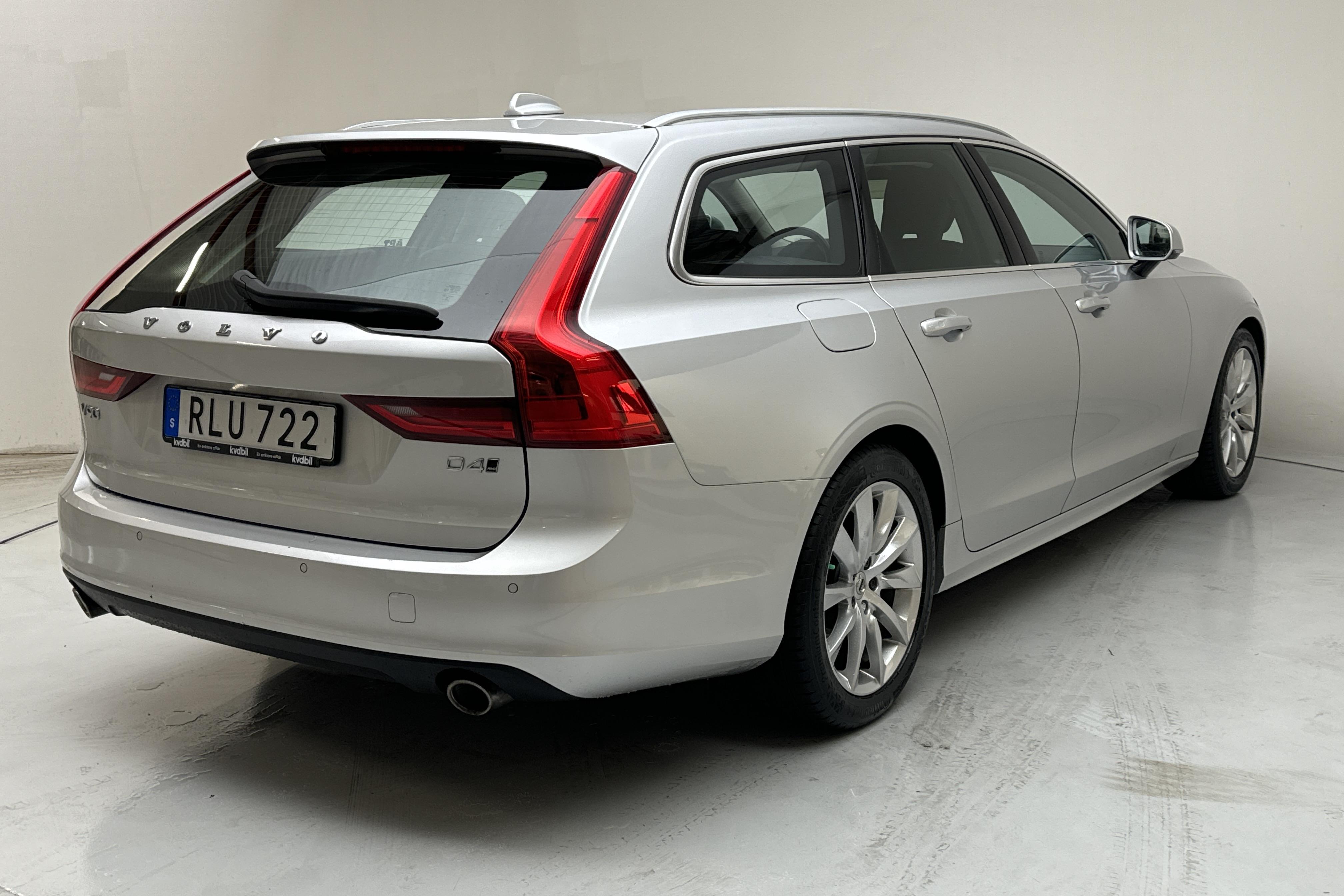 Volvo V90 D4 AWD (190hk) - 8 148 mil - Automat - silver - 2019