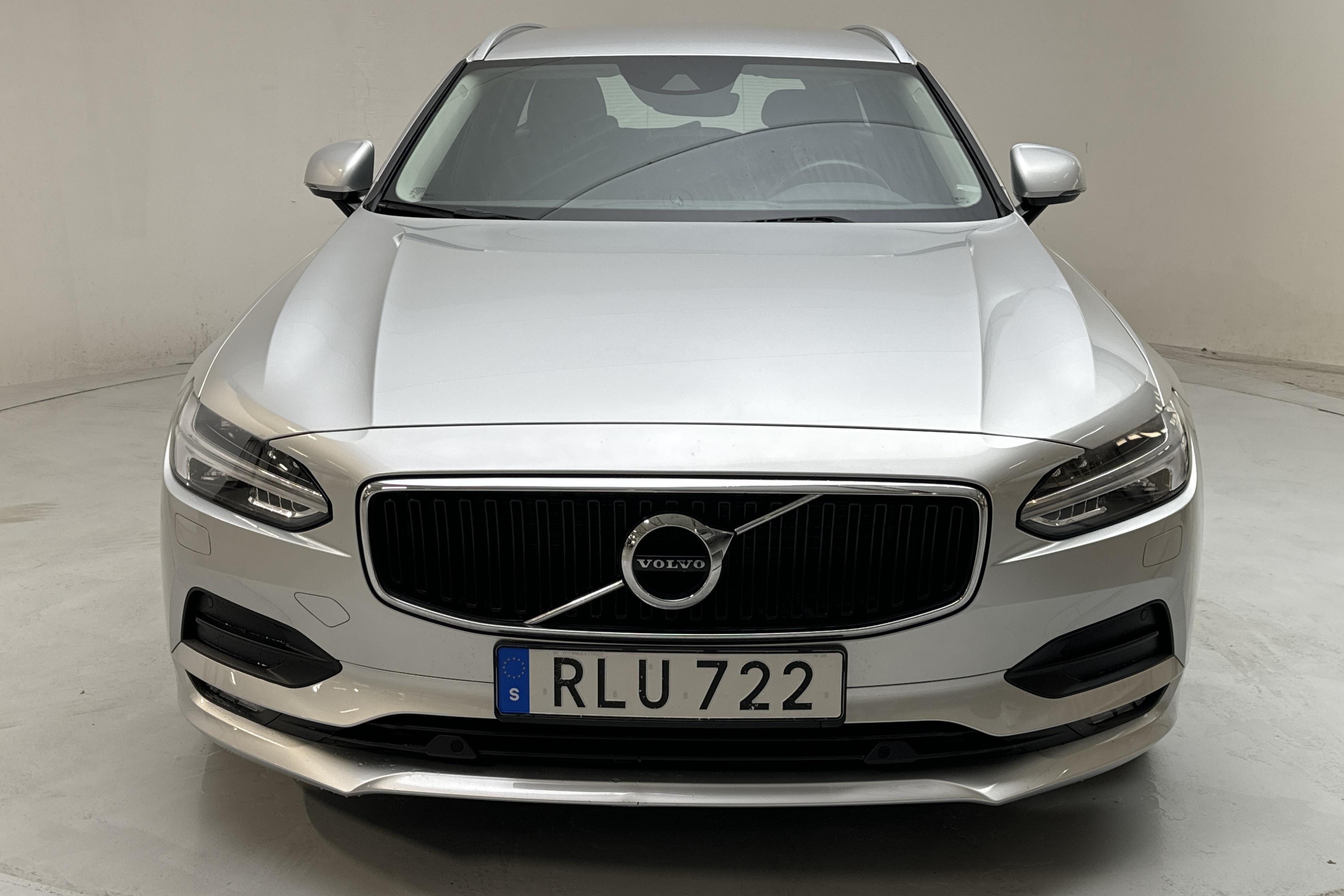 Volvo V90 D4 AWD (190hk) - 8 148 mil - Automat - silver - 2019