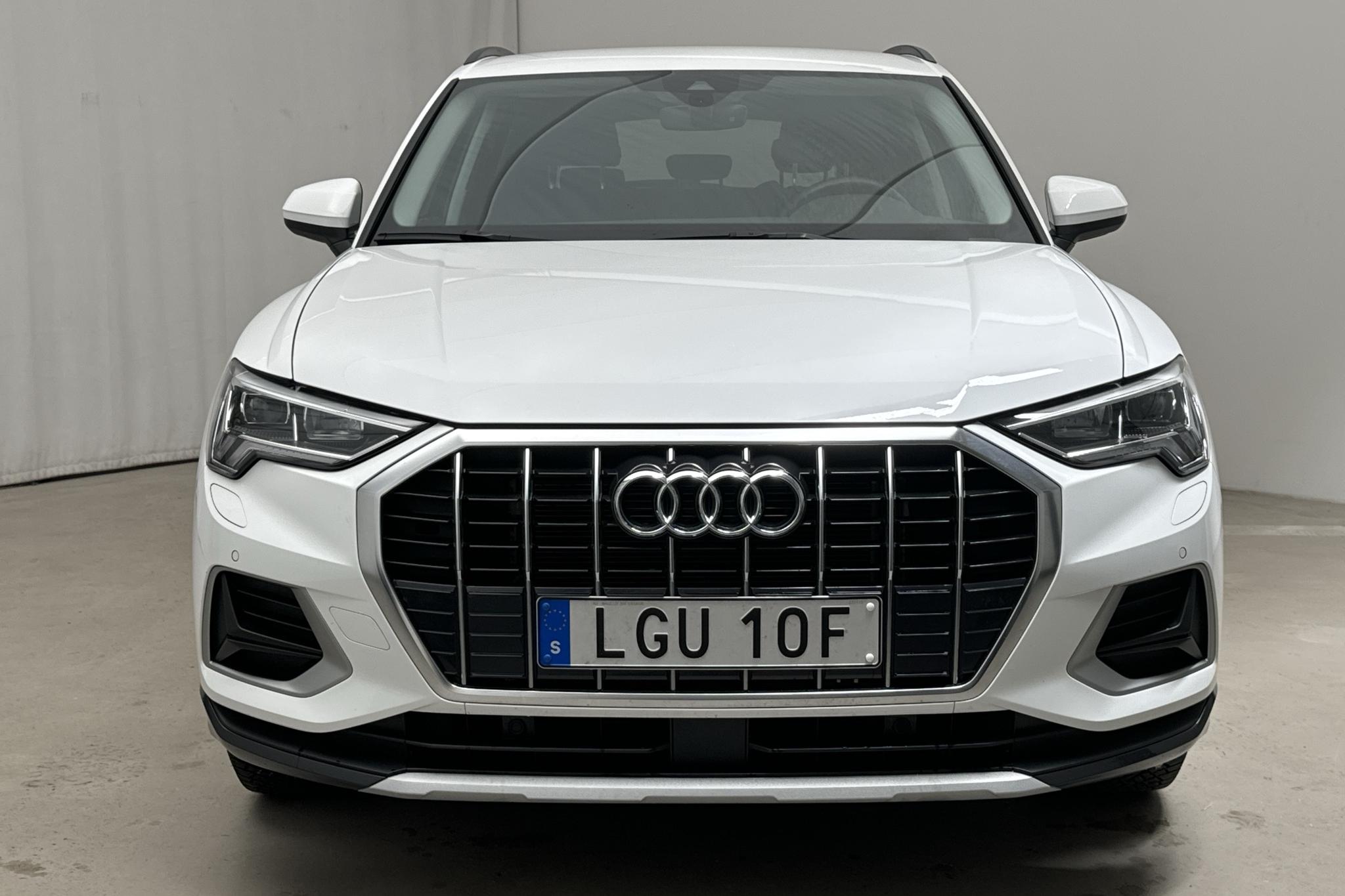 Audi Q3 35 TFSI (150hk) - 3 003 mil - Automat - vit - 2024