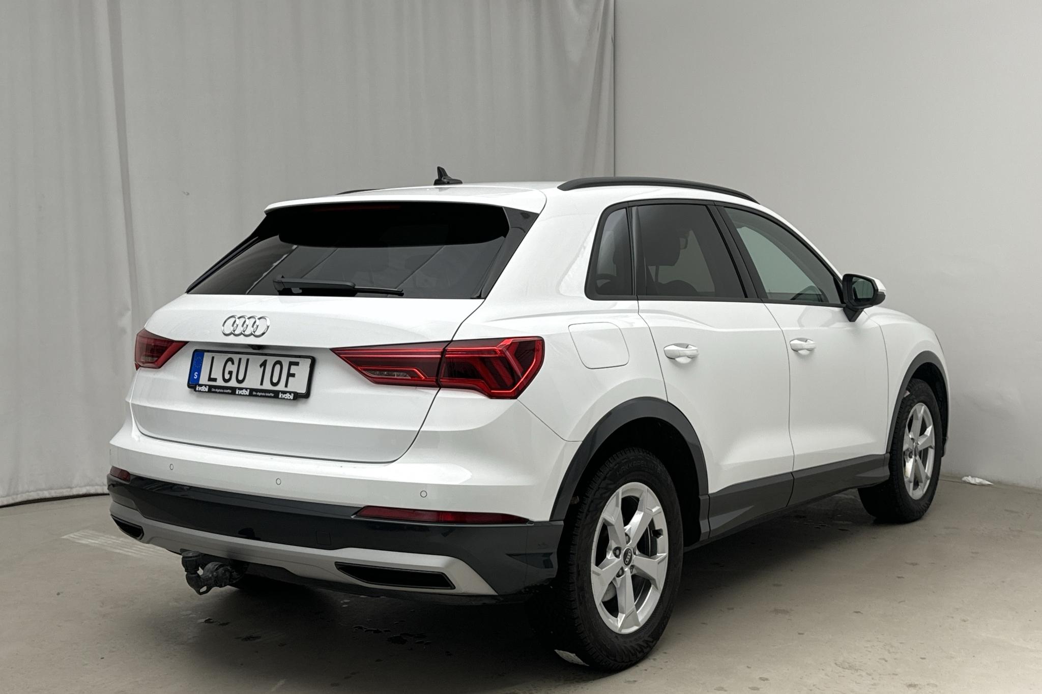 Audi Q3 35 TFSI (150hk) - 3 003 mil - Automat - vit - 2024