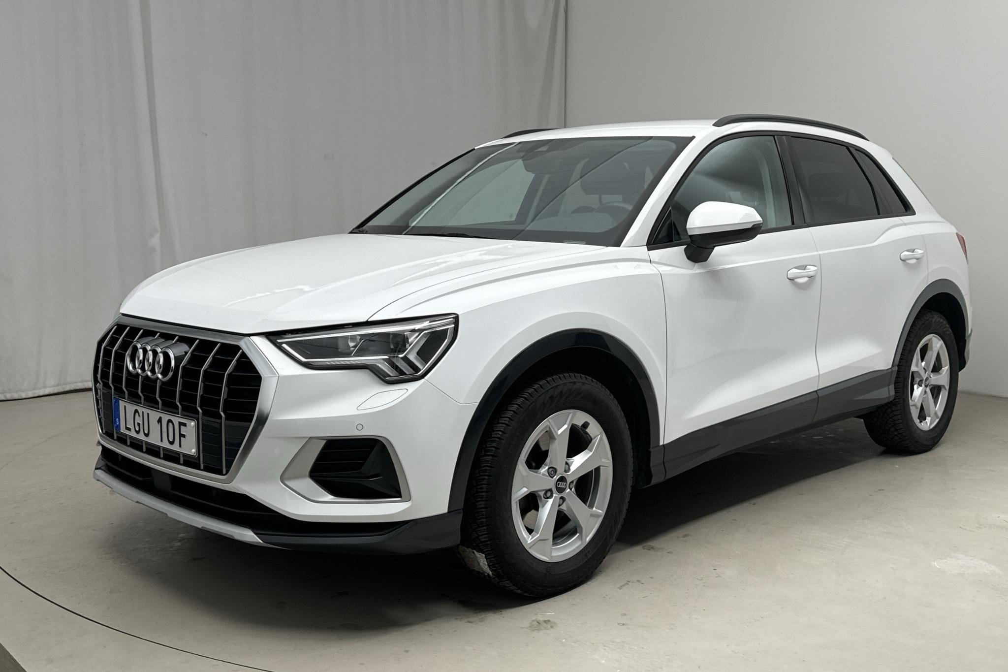 Audi Q3 35 TFSI (150hk) - 3 003 mil - Automat - vit - 2024