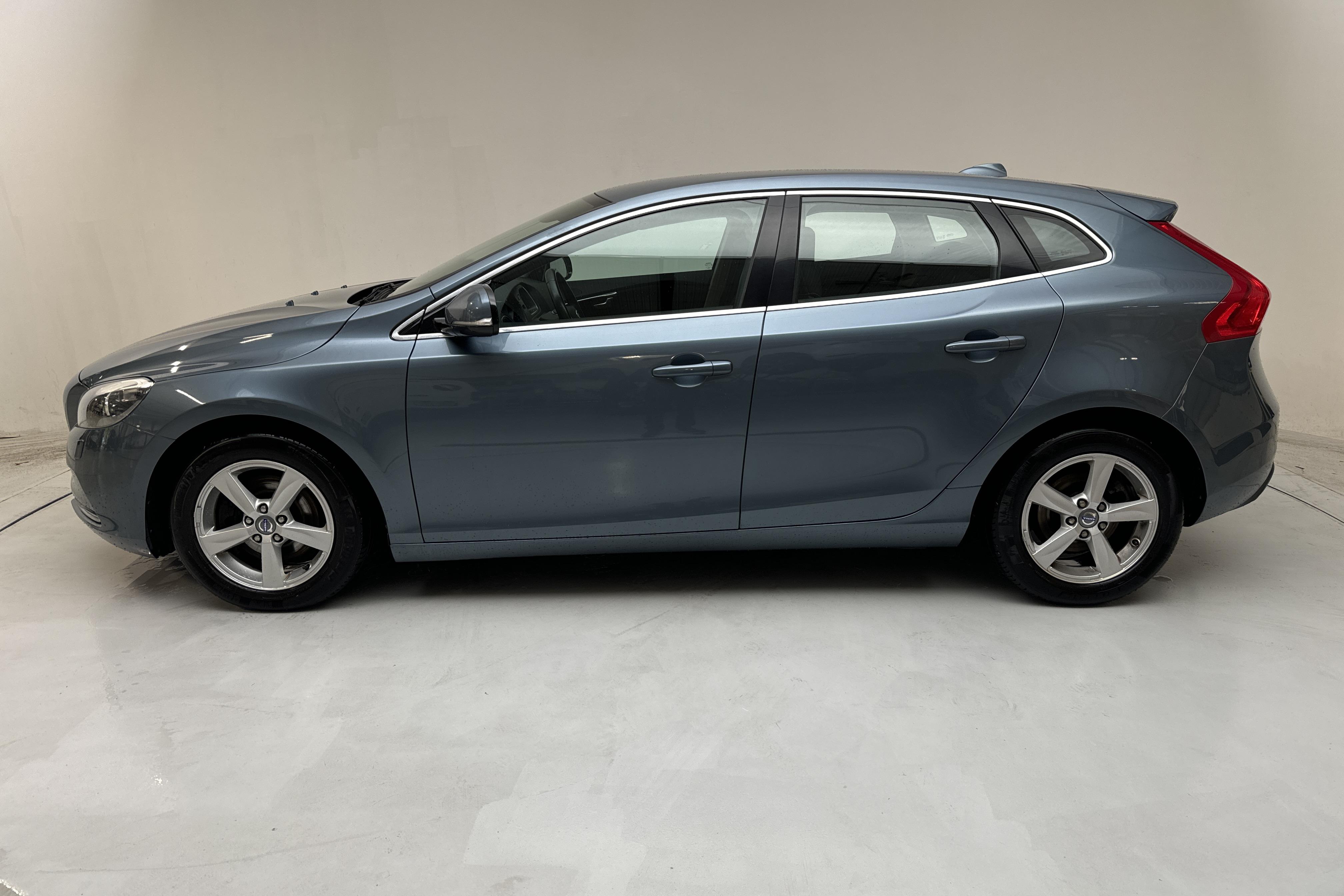 Volvo V40 T3 (150hk) - 105 110 km - Käsitsi - sinine - 2013