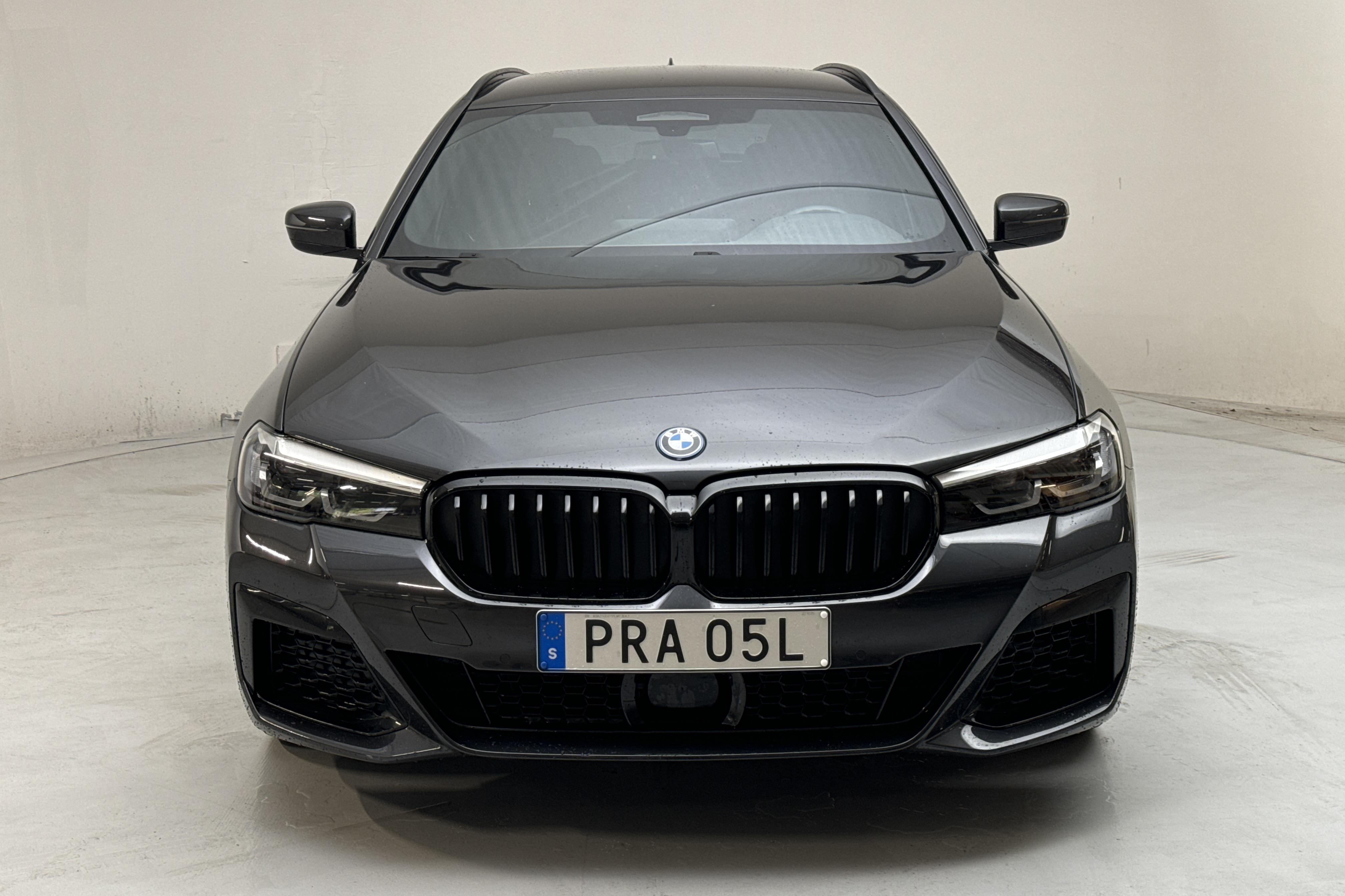 BMW 530e xDrive Touring, G31 12kWh LCI (292hk) - 2 895 mil - Automat - grå - 2023