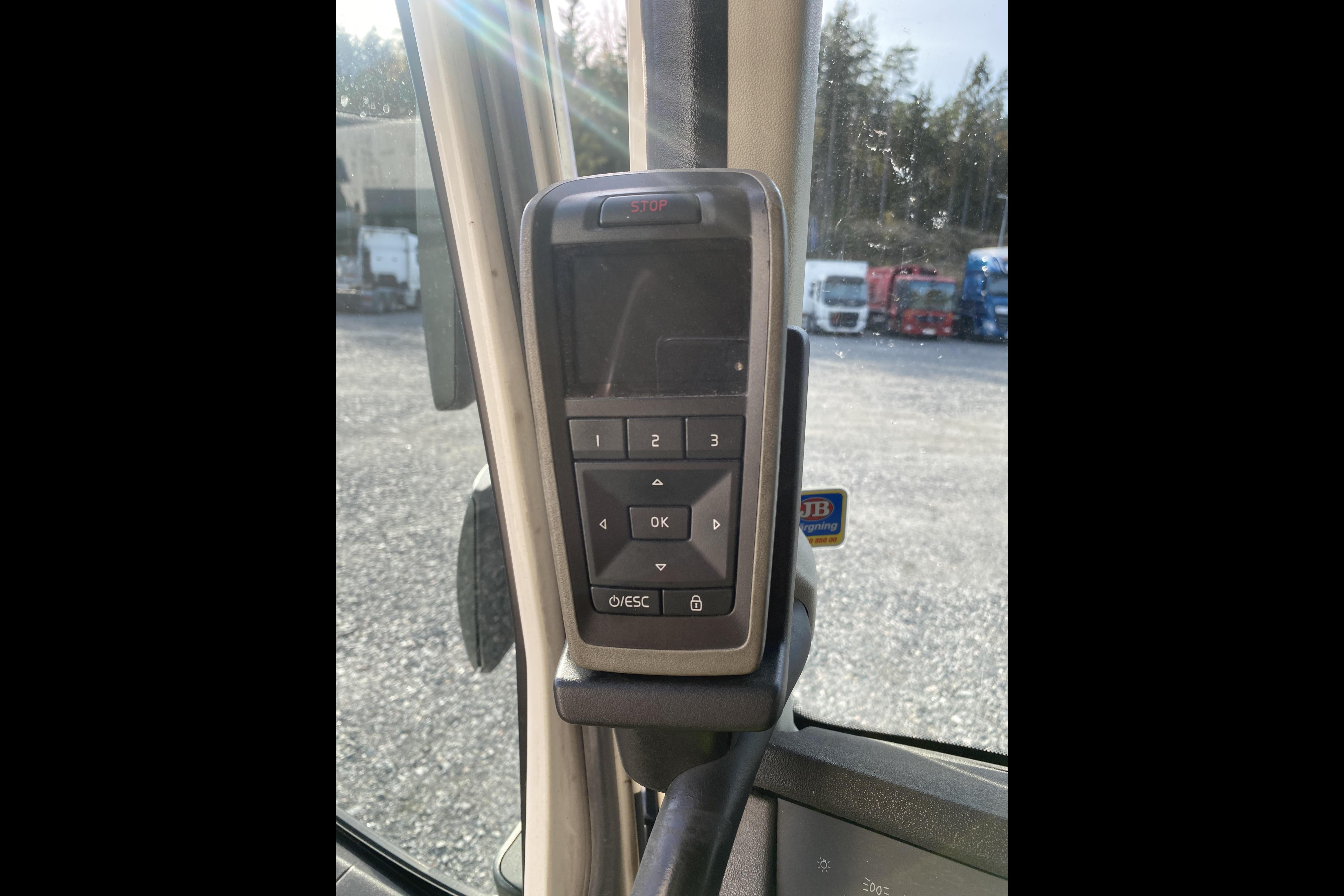 Volvo FH460 - 986 125 km - Automaatne - valge - 2015