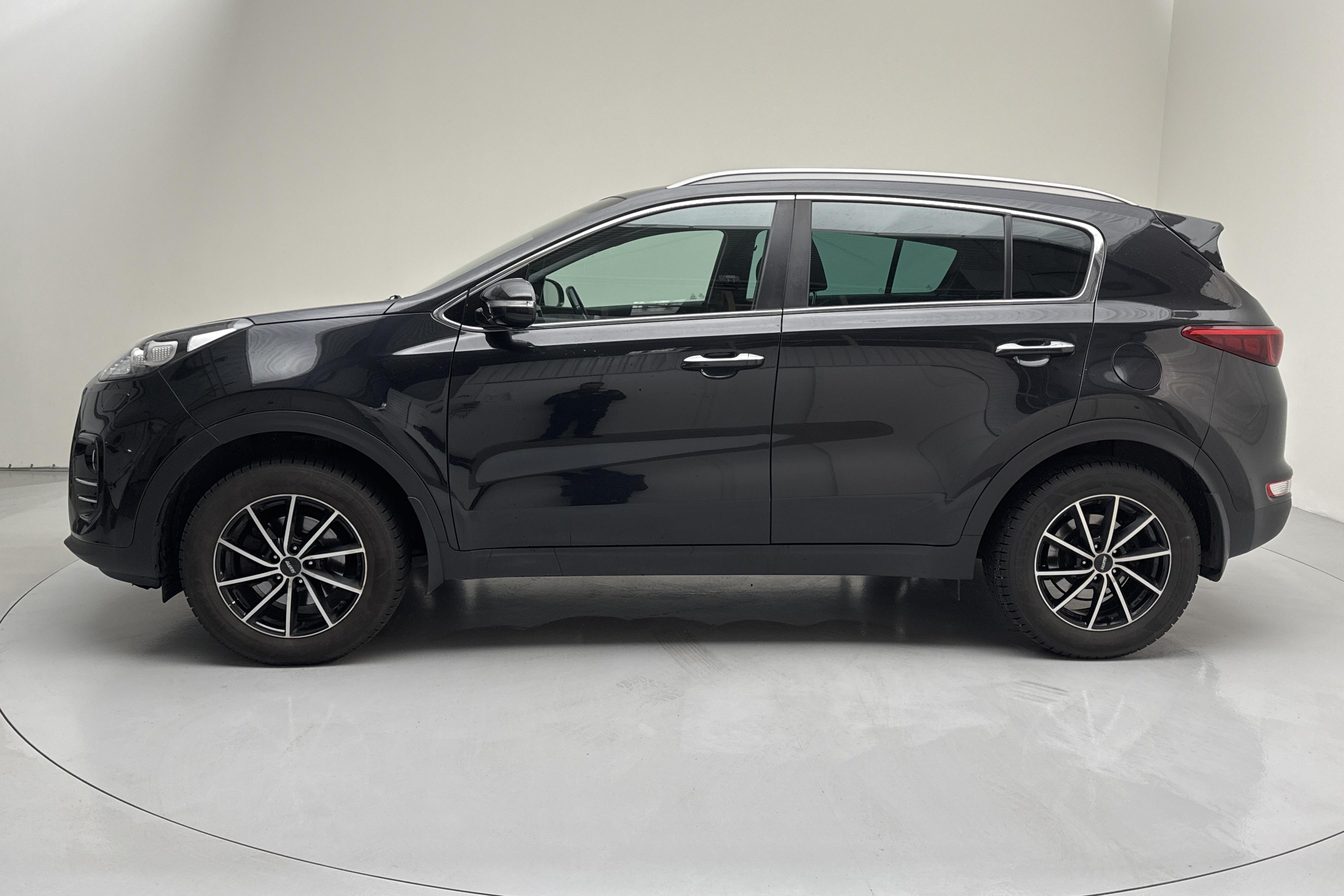 KIA Sportage 1.6 2WD (136hk) - 102 030 km - Manual - black - 2016