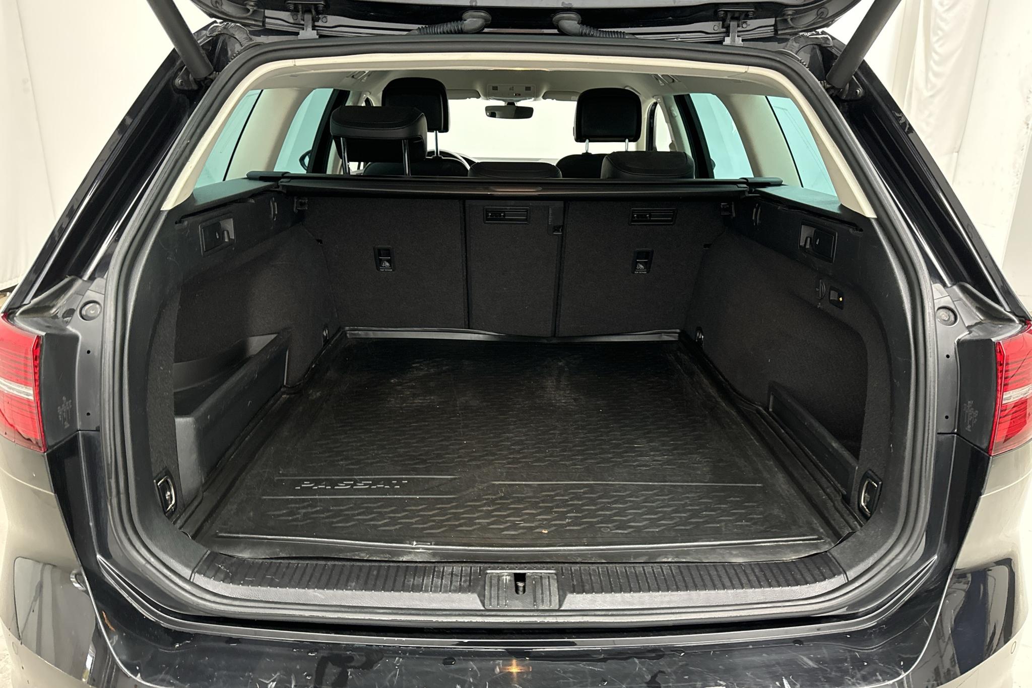 VW Passat 1.4 Plug-in-Hybrid Sportscombi (218hk) - 85 460 km - Automatyczna - czarny - 2018