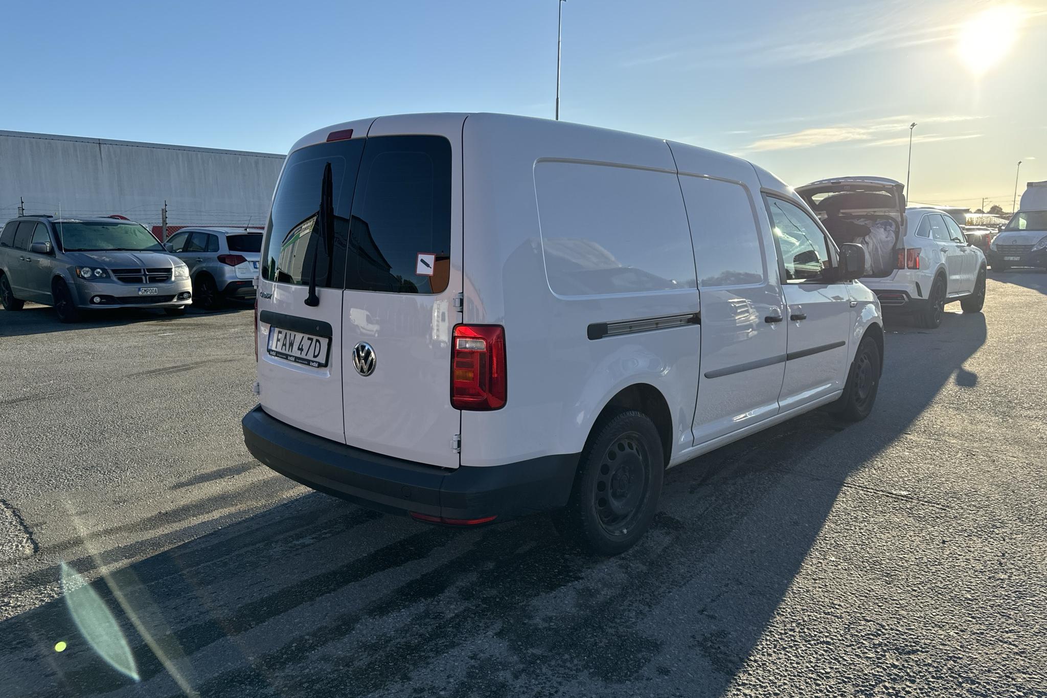 VW Caddy 2.0 TDI Maxi Skåp (102hk) - 3 241 mil - Automat - vit - 2019