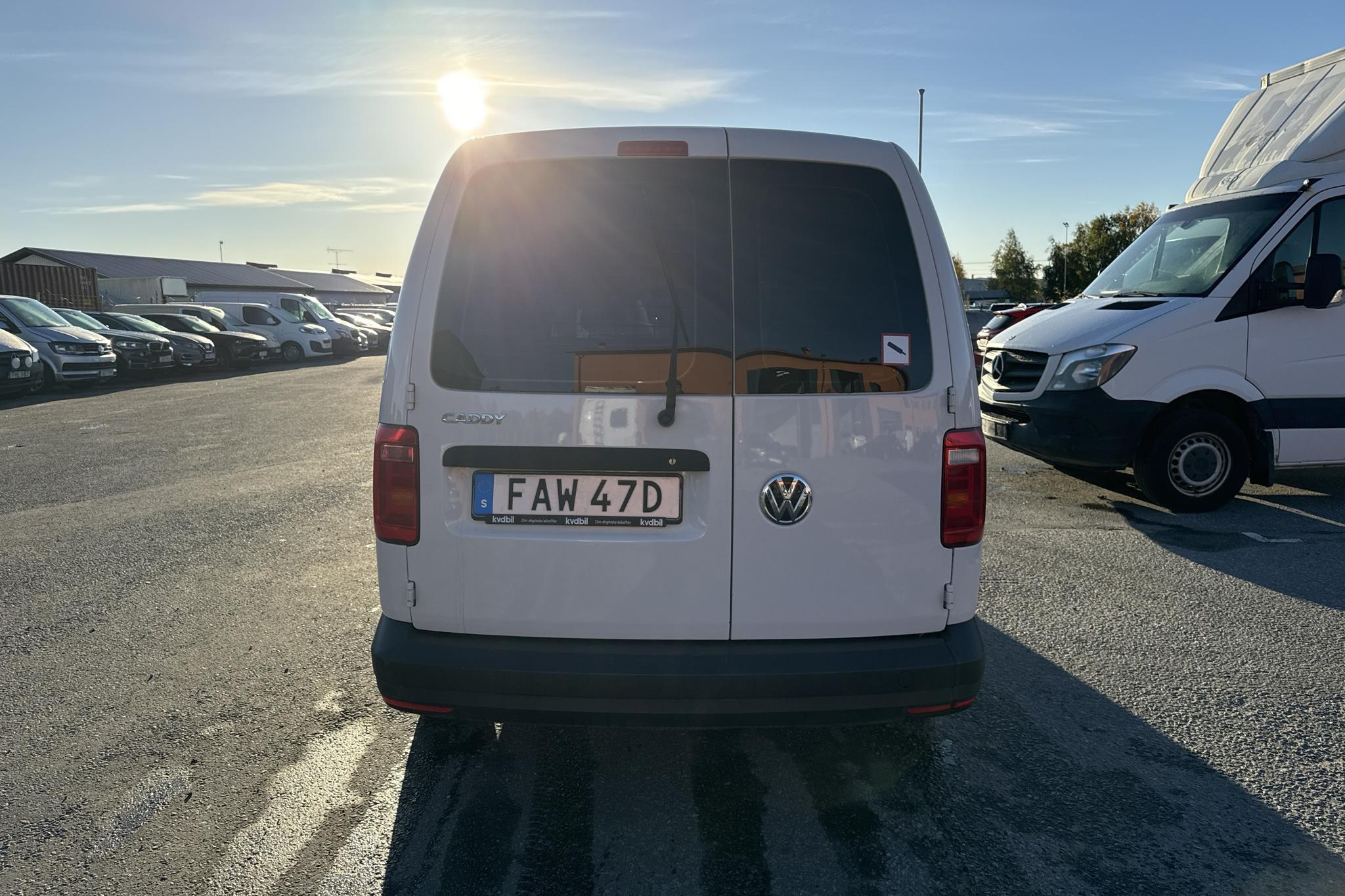 VW Caddy 2.0 TDI Maxi Skåp (102hk) - 3 241 mil - Automat - vit - 2019