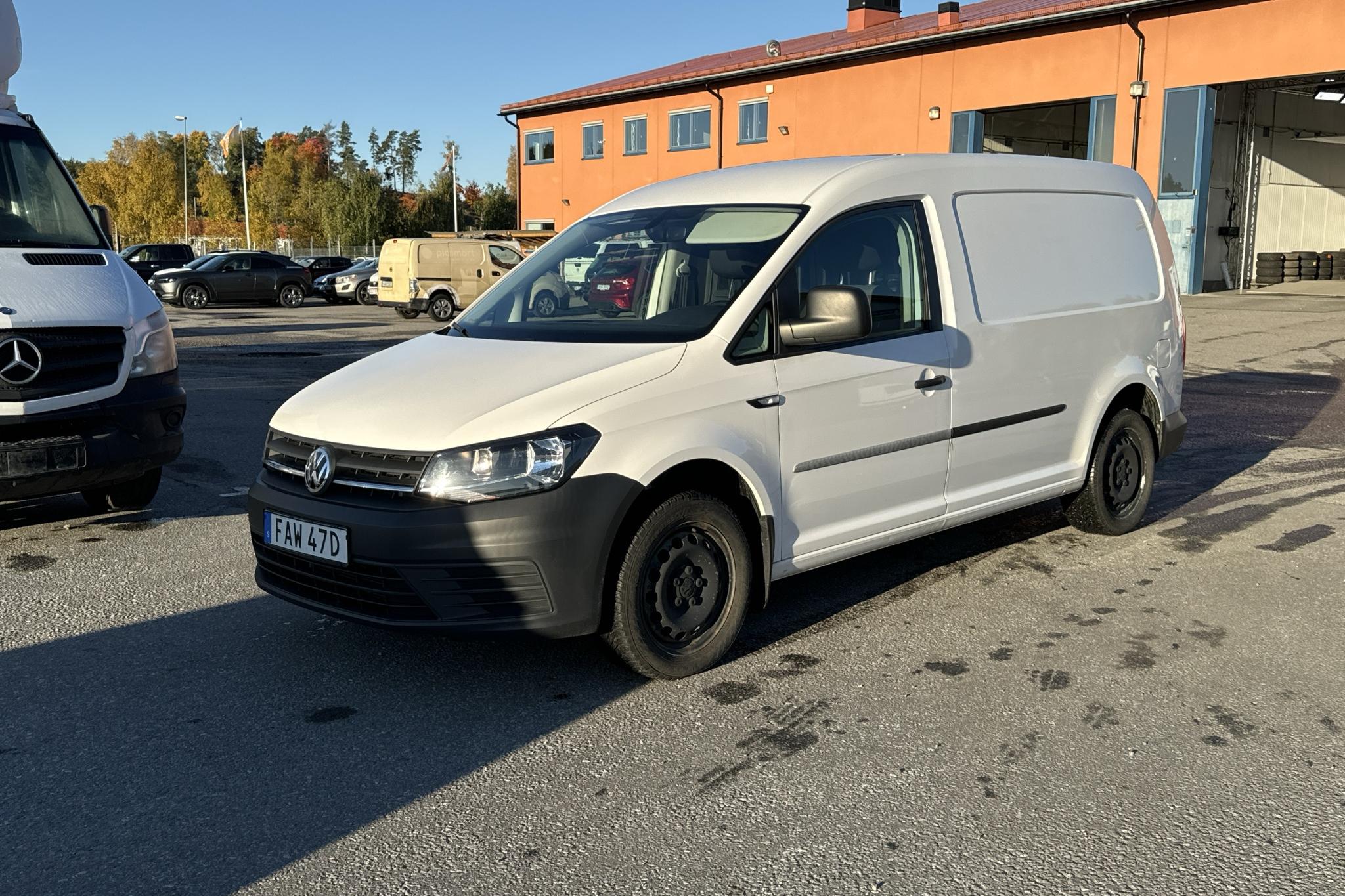 VW Caddy 2.0 TDI Maxi Skåp (102hk) - 3 241 mil - Automat - vit - 2019