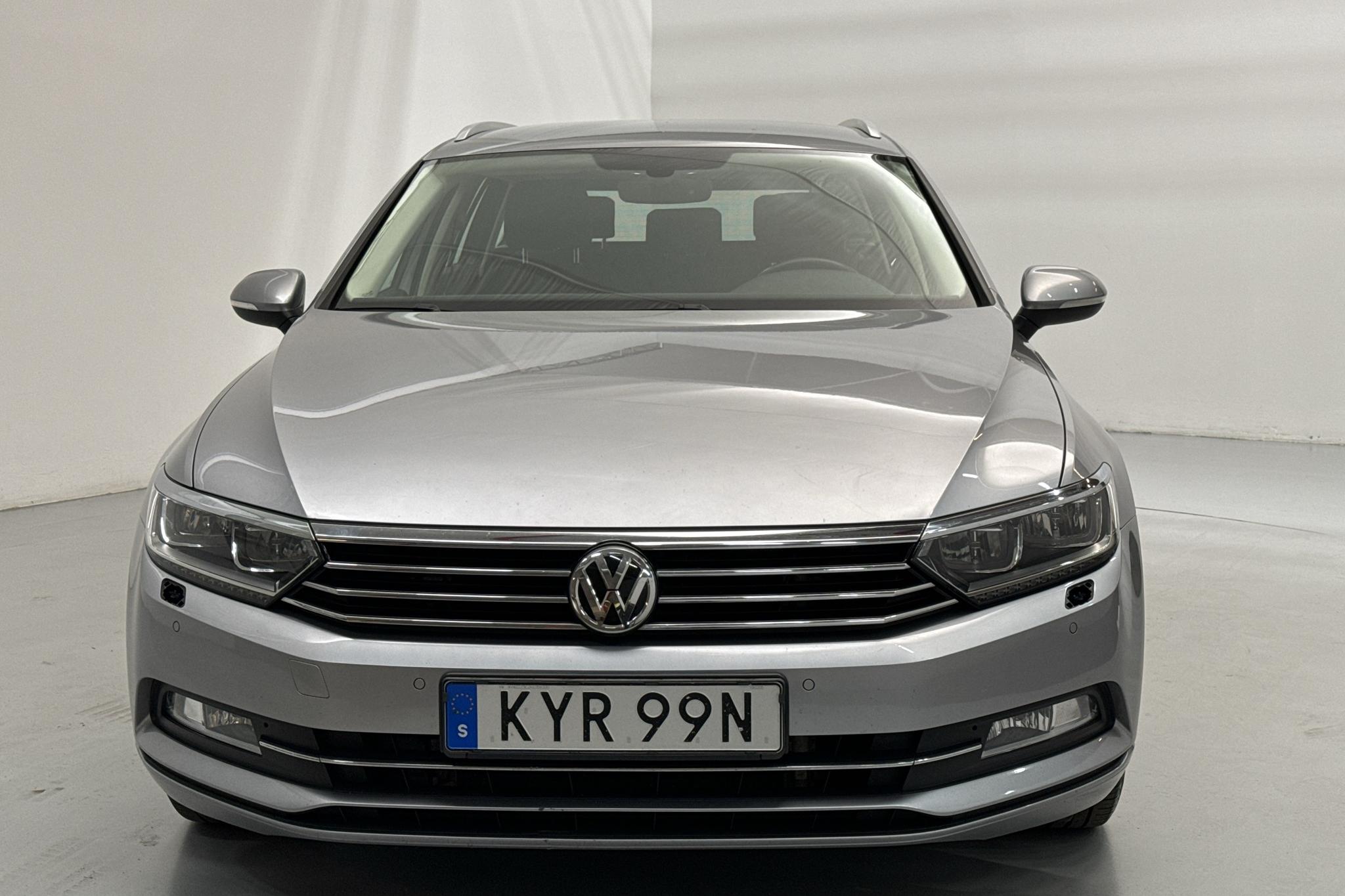 VW Passat 1.5 TSI Sportscombi (150hk) - 9 560 mil - Automat - silver - 2019