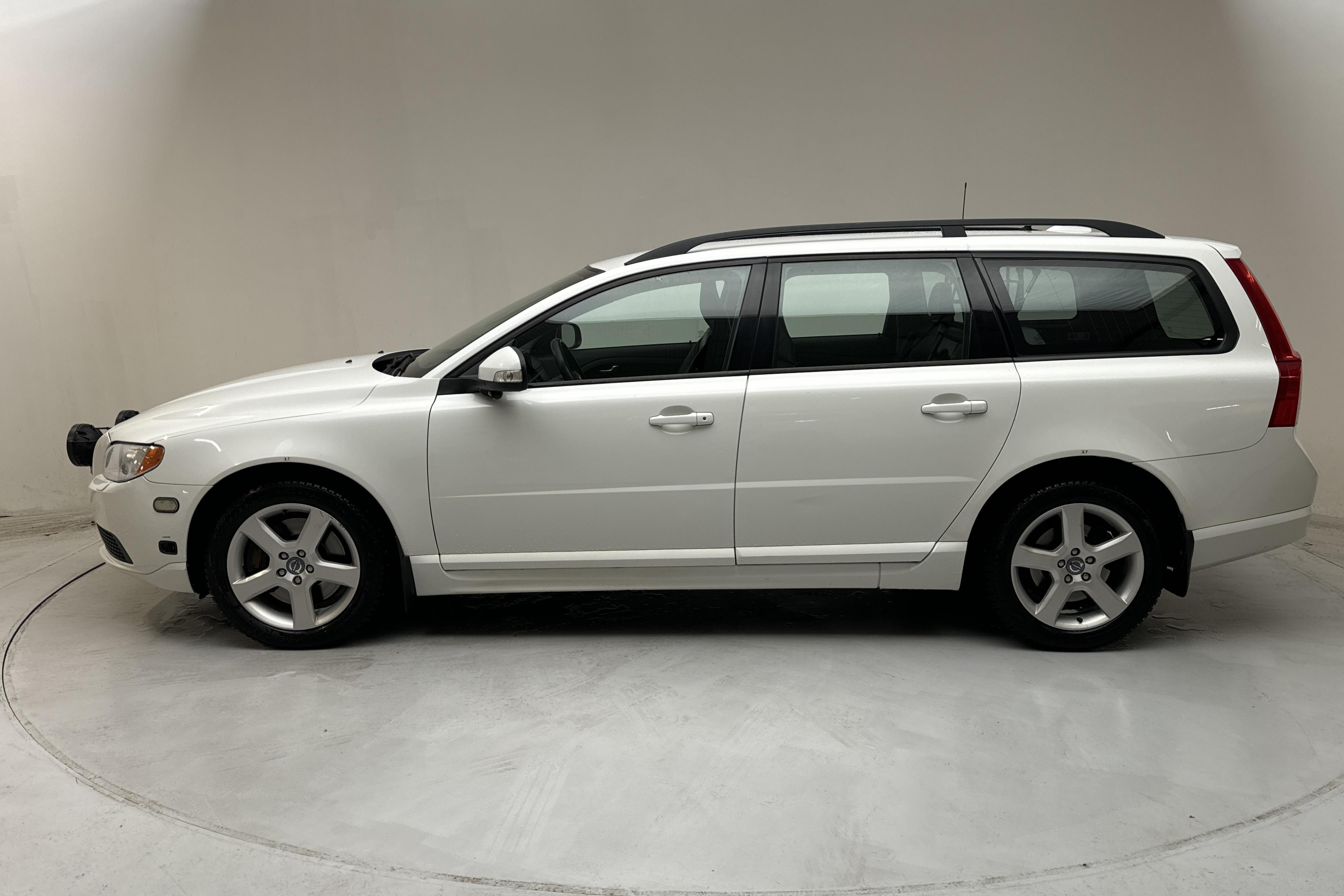 Volvo V70 II D5 (205hk) - 333 770 km - Automatyczna - biały - 2011