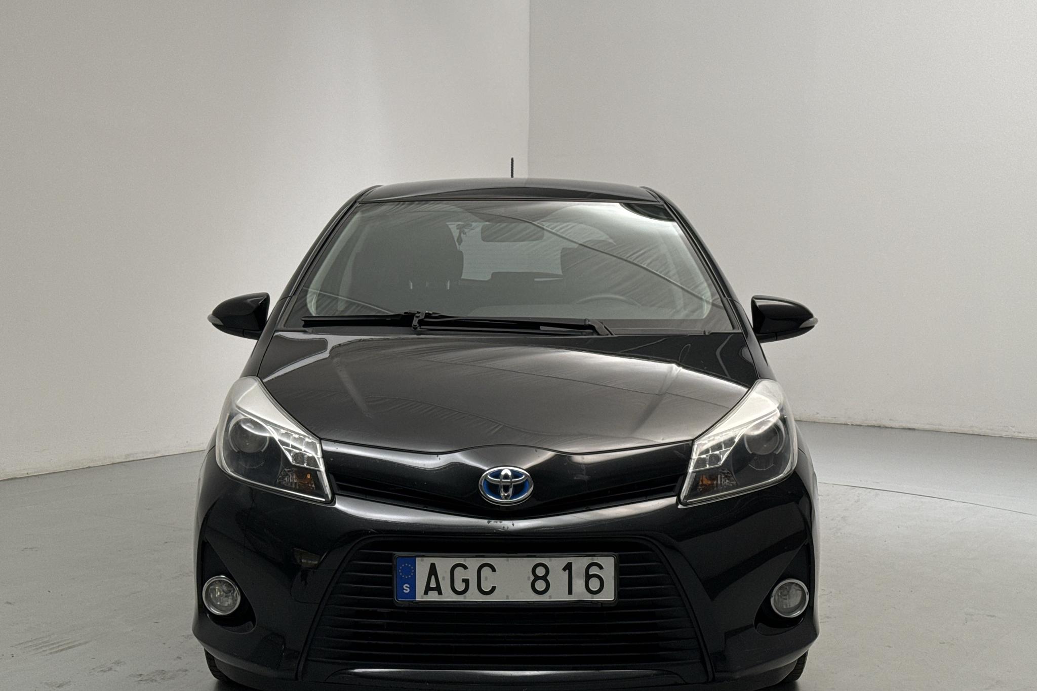 Toyota Yaris 1.5 HSD 5dr (75hk) - 12 109 mil - Automat - svart - 2012