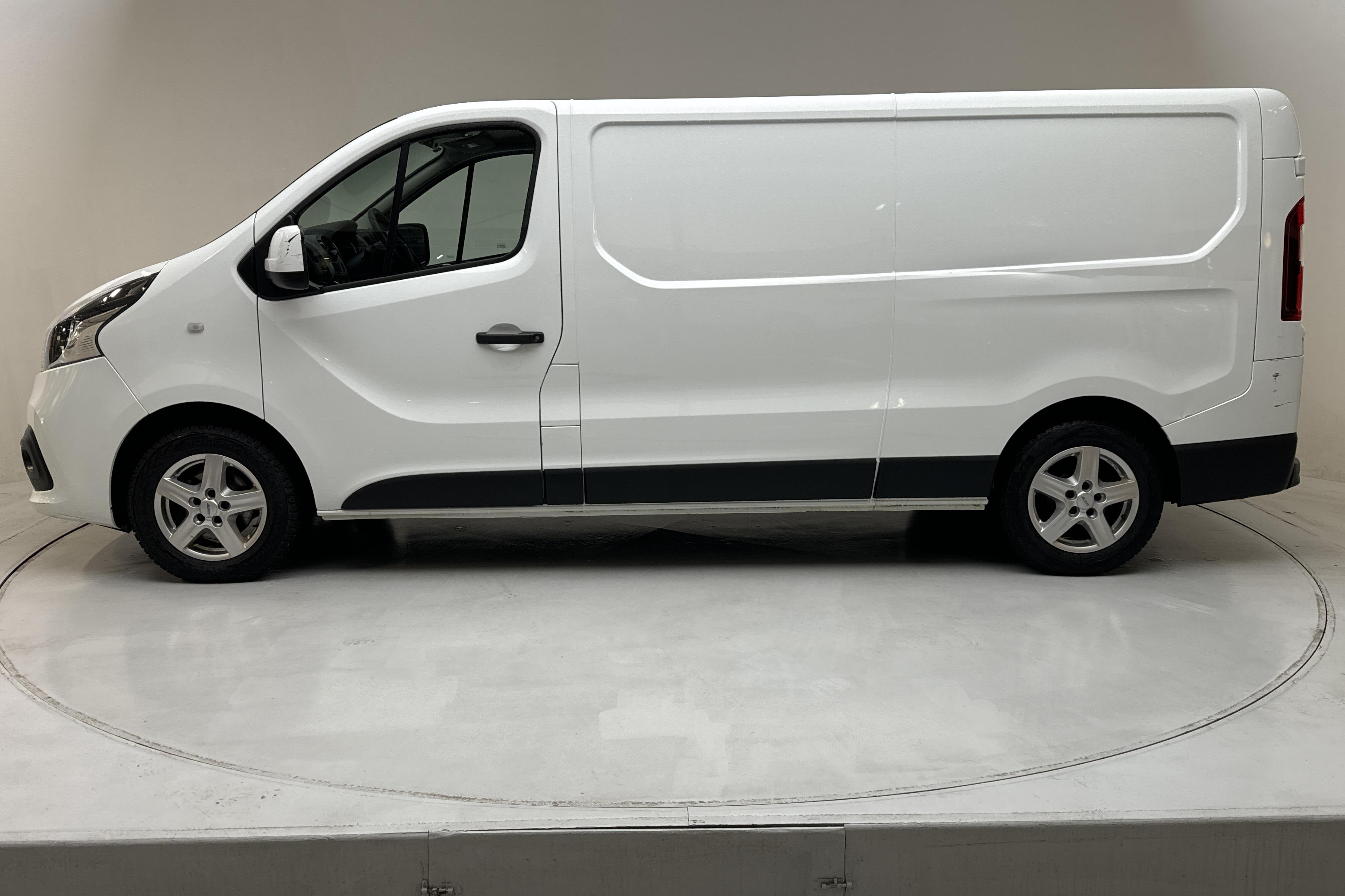 Nissan NV300 1.6 dCi (120hk) - 45 990 km - Manuaalinen - valkoinen - 2017