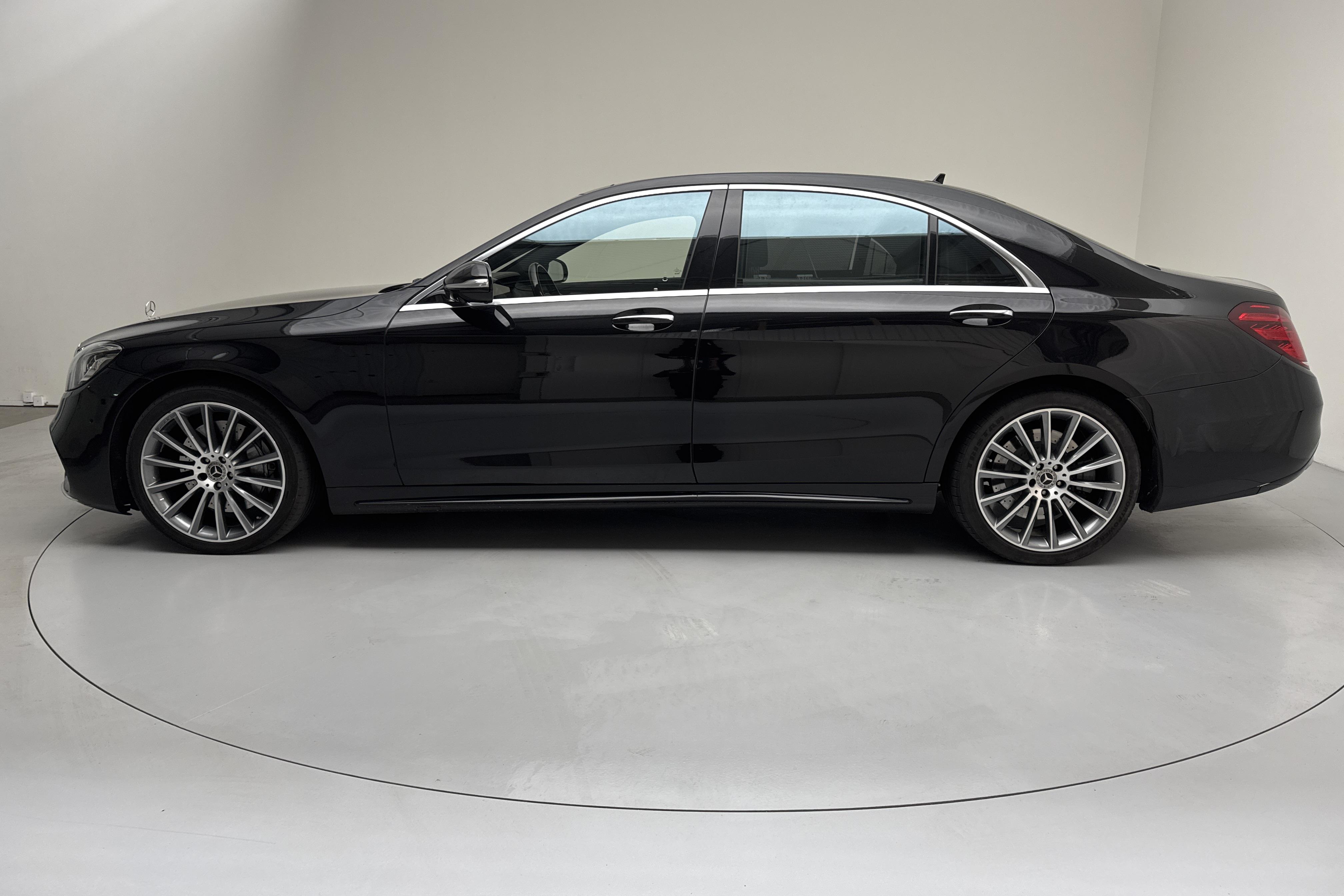 Mercedes S 560 L 4MATIC W222 (469hk) - 243 950 km - Automaatne - must - 2018