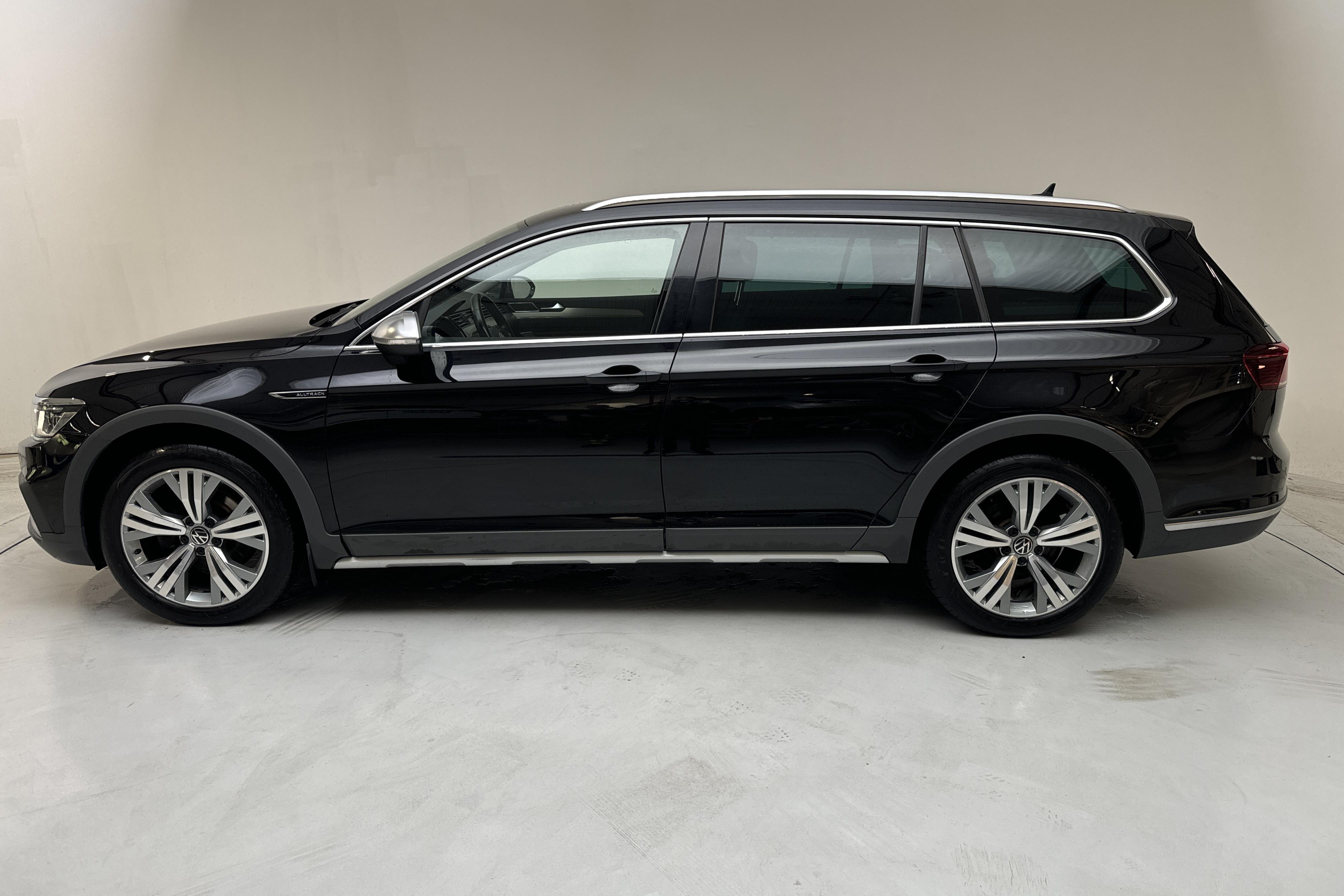 VW Passat Alltrack 2.0 TDI Sportscombi 4Motion (200hk) - 122 050 km - Automatyczna - czarny - 2021