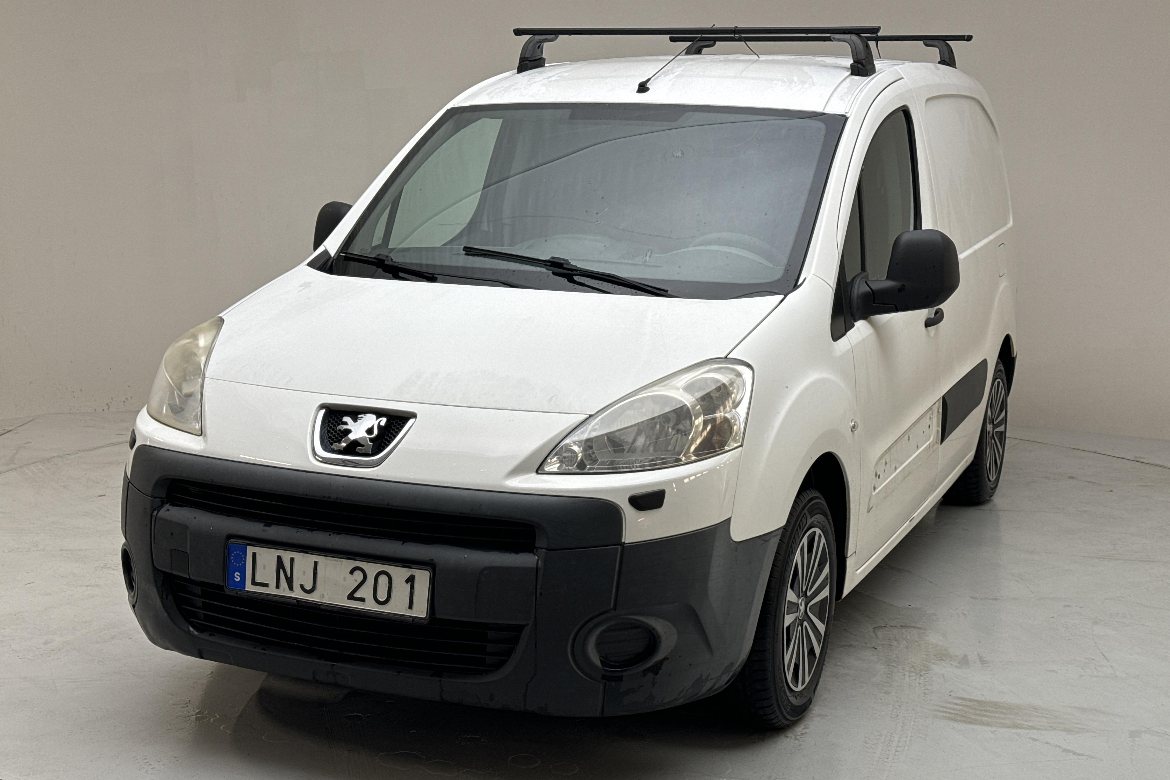 Peugeot Partner 1.6 HDI Skåp (75hk) - 235 140 km - Manualna - biały - 2010