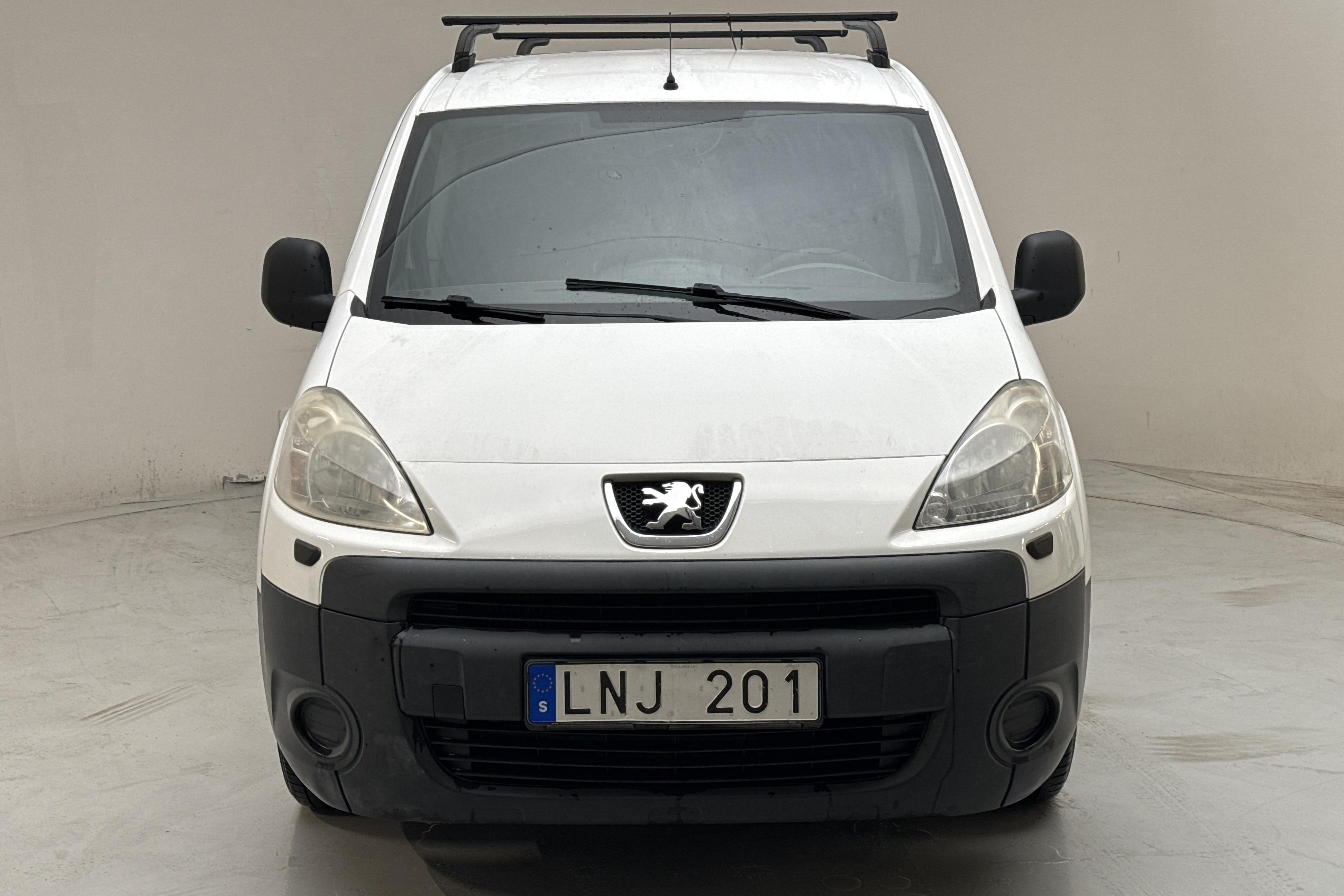 Peugeot Partner 1.6 HDI Skåp (75hk) - 235 140 km - Käsitsi - valge - 2010