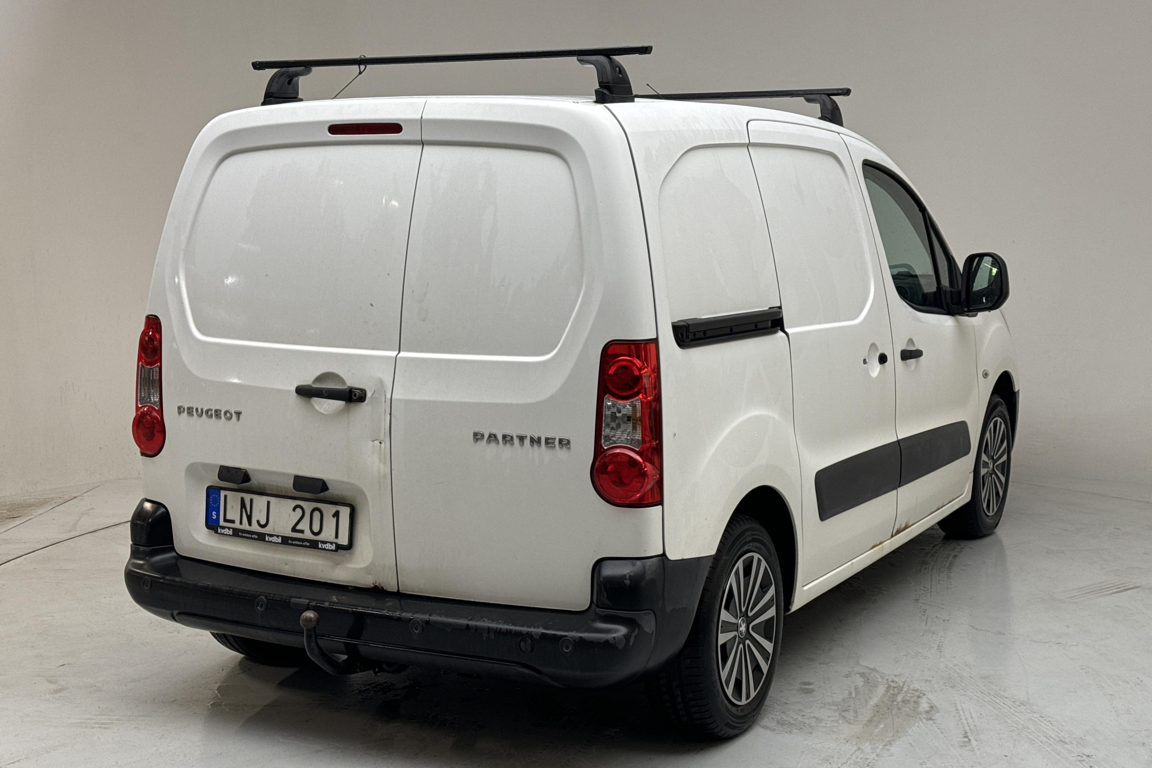 Peugeot Partner 1.6 HDI Skåp (75hk) - 235 140 km - Manualna - biały - 2010