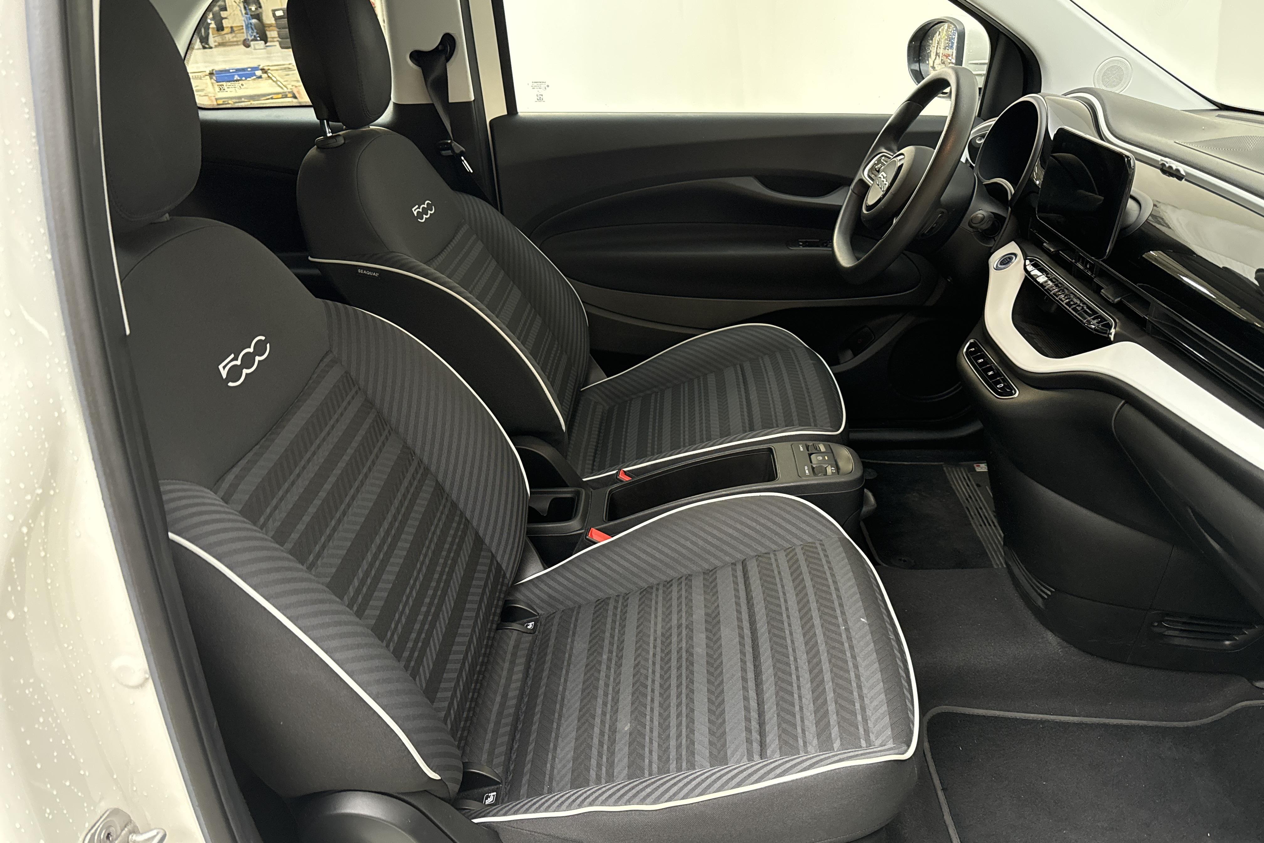 Fiat 500e 23.7 kWh (95hk) - 23 850 km - Automaatne - valge - 2022