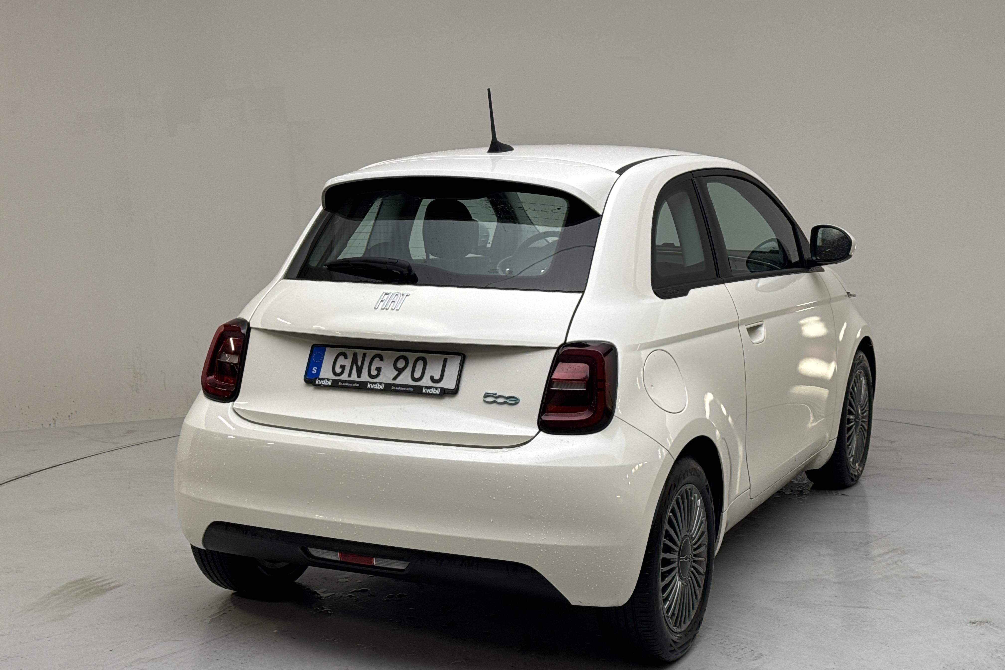 Fiat 500e 23.7 kWh (95hk) - 23 850 km - Automaattinen - valkoinen - 2022