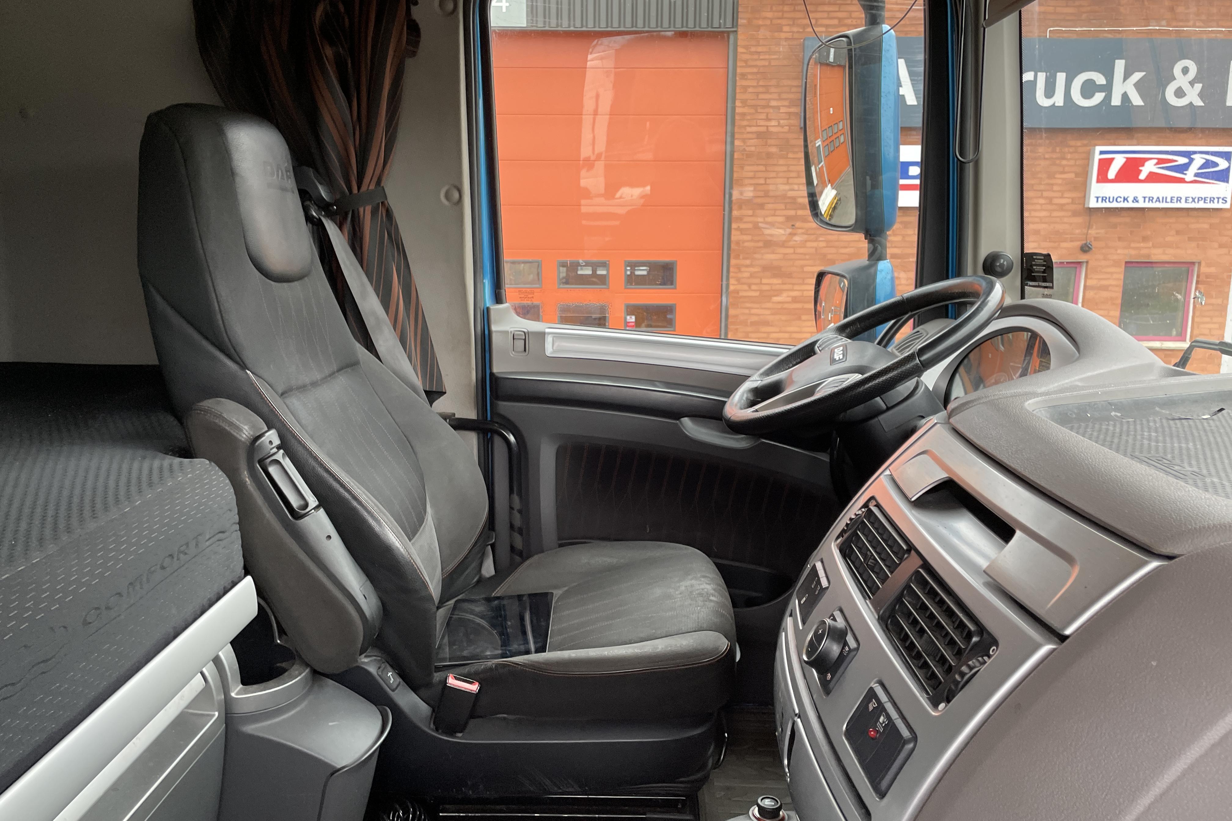 DAF FTS XF530Z - 412 751 km - Automat - blå - 2018