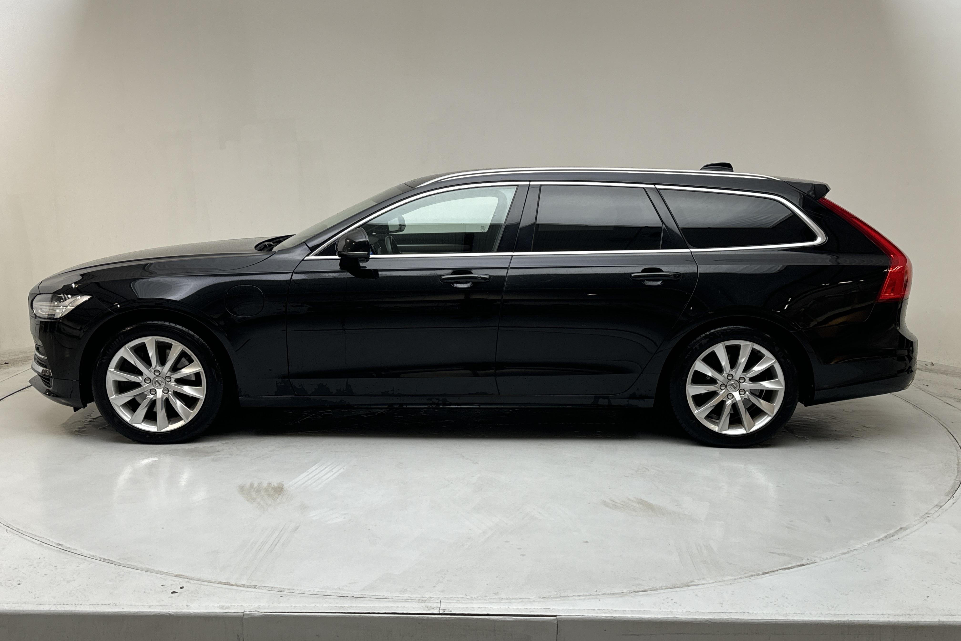 Volvo V90 T8 AWD Twin Engine (390hk) - 130 350 km - Automaatne - must - 2019