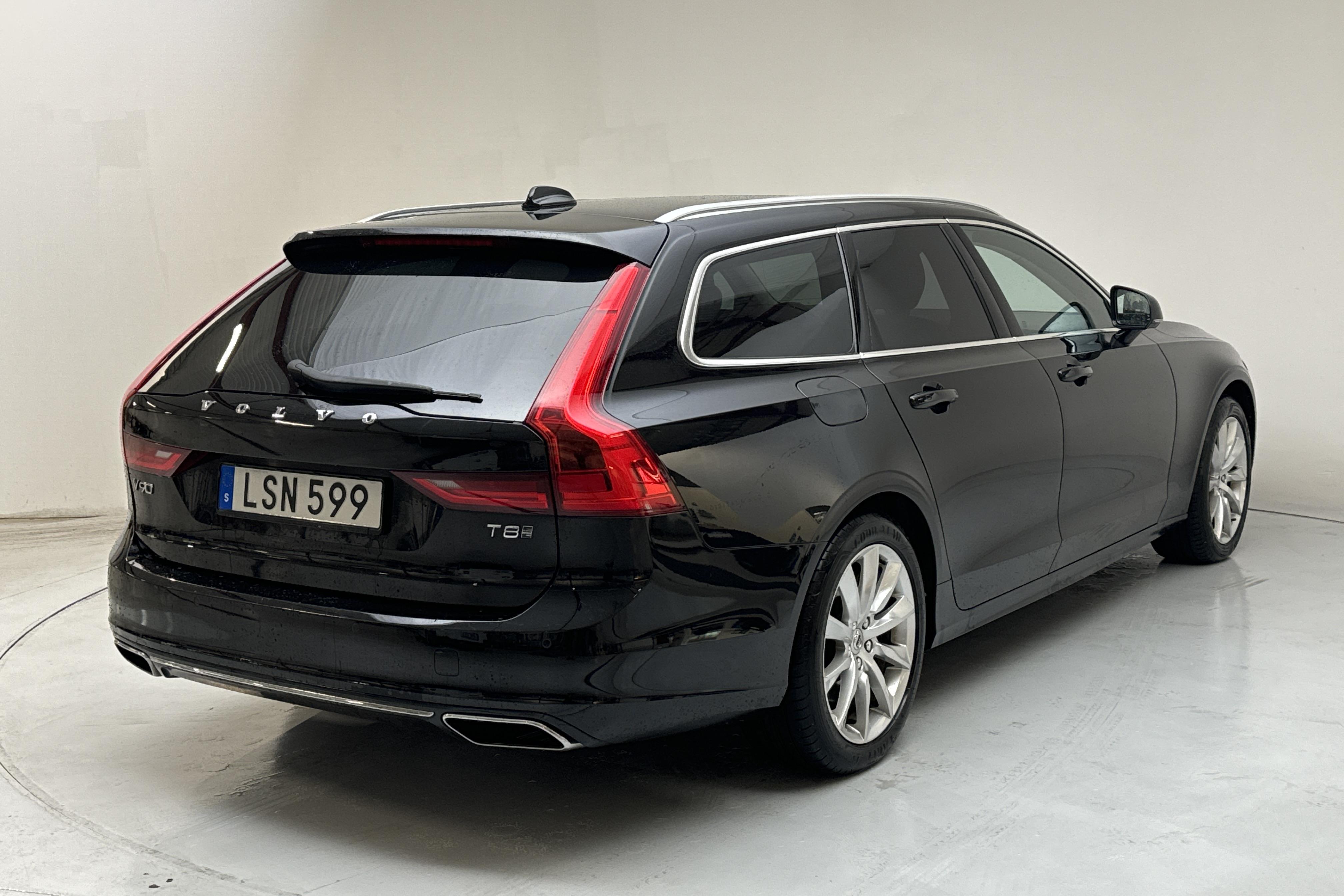 Volvo V90 T8 AWD Twin Engine (390hk) - 130 350 km - Automaatne - must - 2019